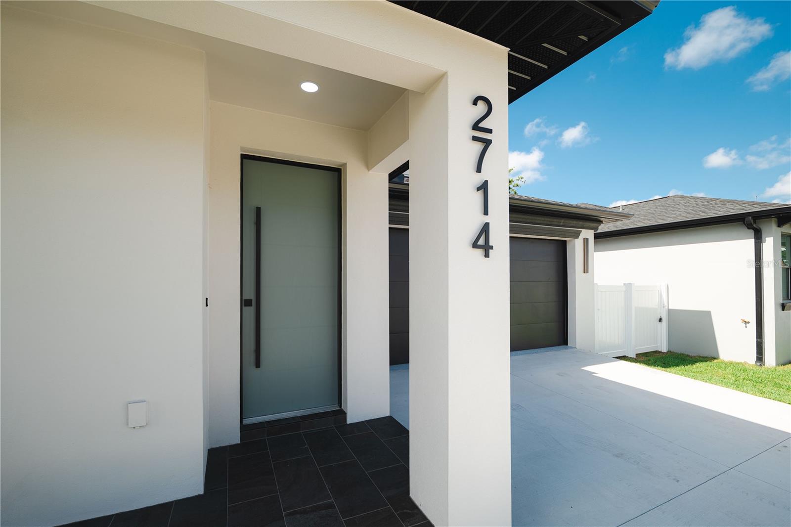 2714 W TAMPA BAY BLVD, TAMPA, FL — photo 2