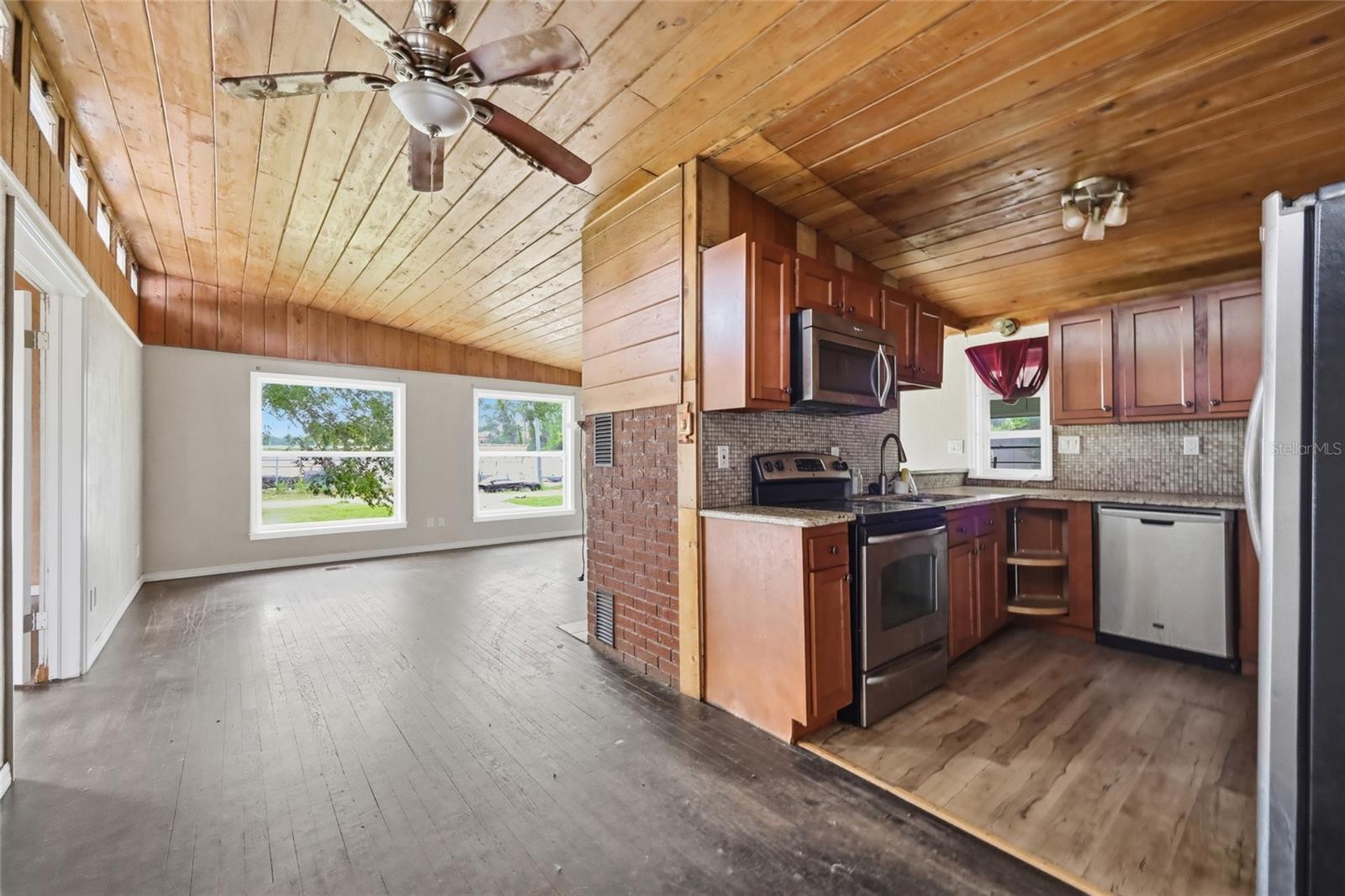 1881 COTTONWOOD ST, ORANGE CITY, FL — photo 9