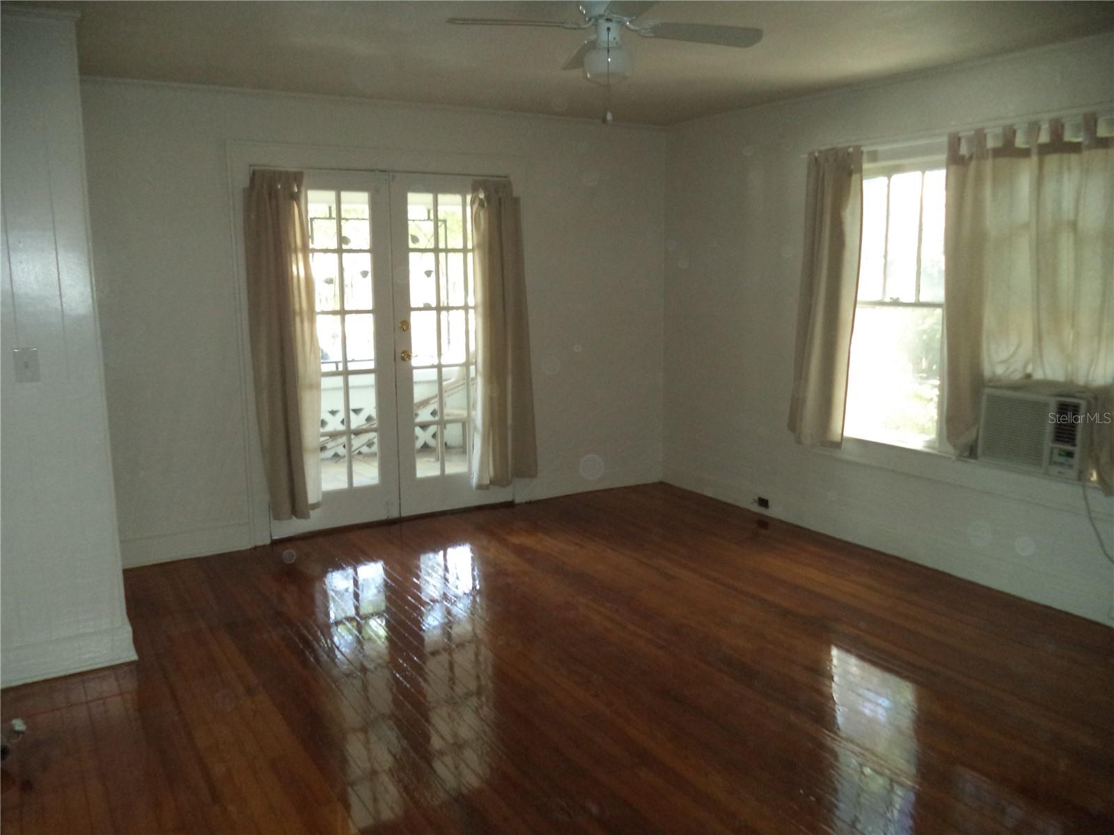 750 7TH AVE N, ST PETERSBURG, FL — photo 2