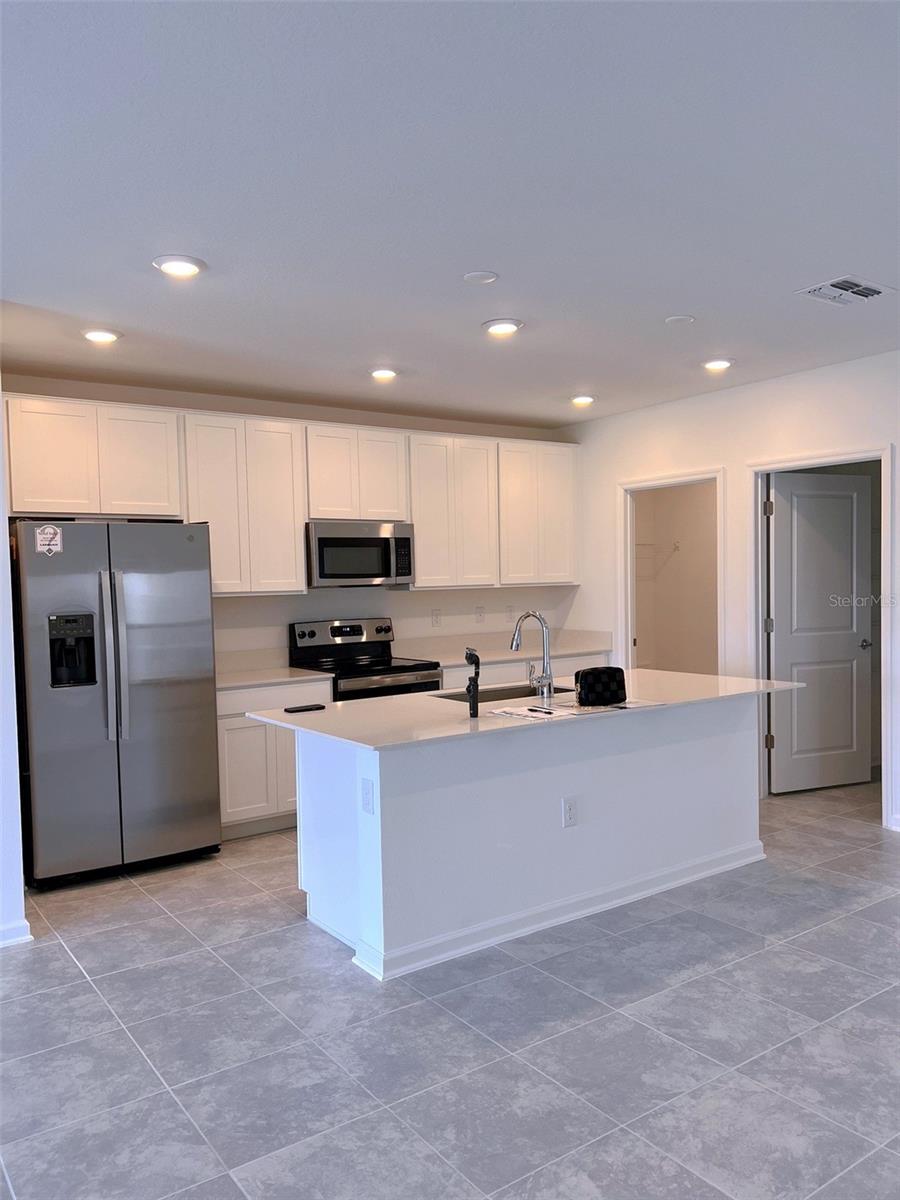352 LOCH CT, DAVENPORT, FL — photo 4