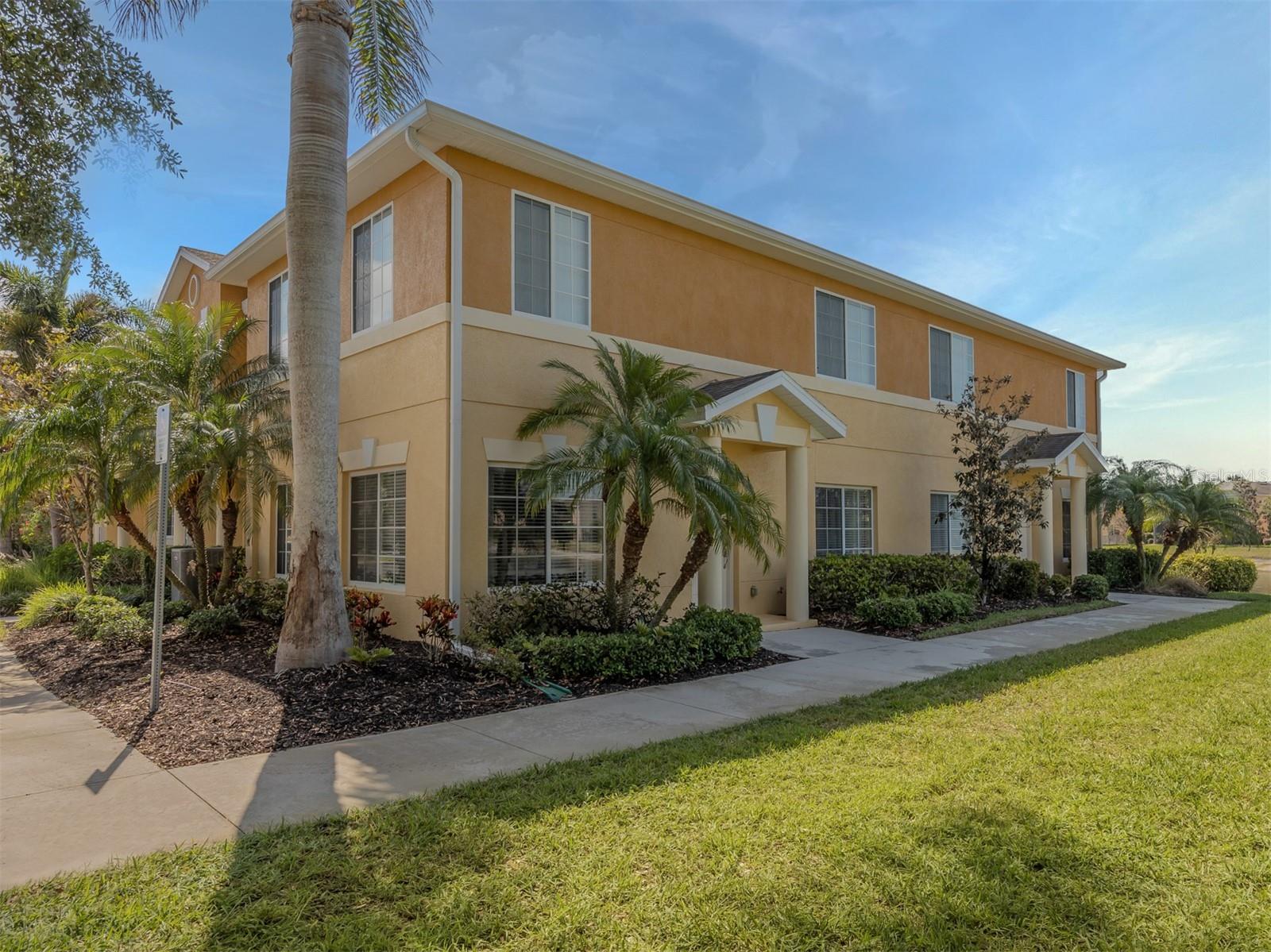 12905 TIGERS EYE DR, VENICE, FL — photo 2