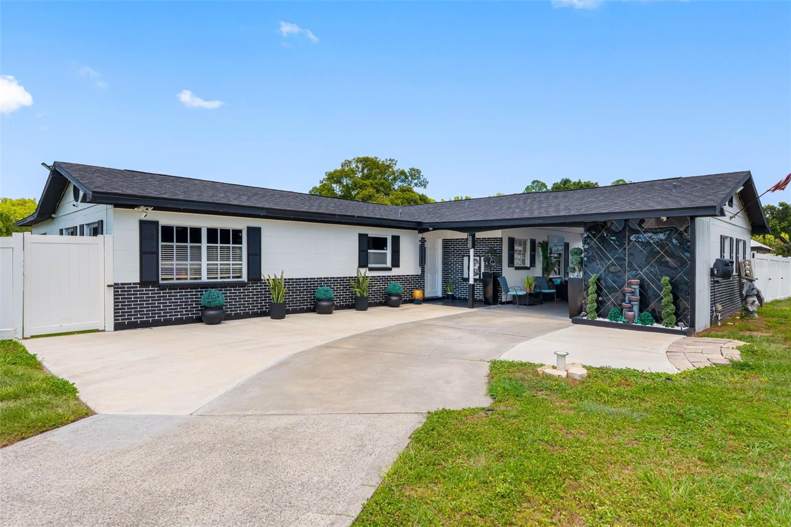 5515 LAKE LE CLARE RD, LUTZ, FL