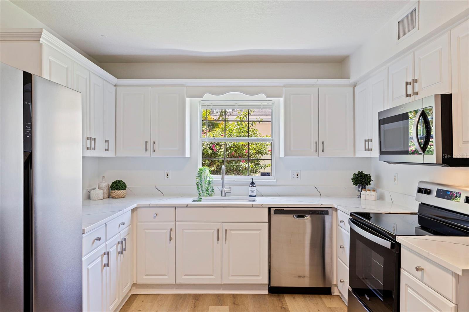 1470 28TH AVE N, ST PETERSBURG, FL — photo 11