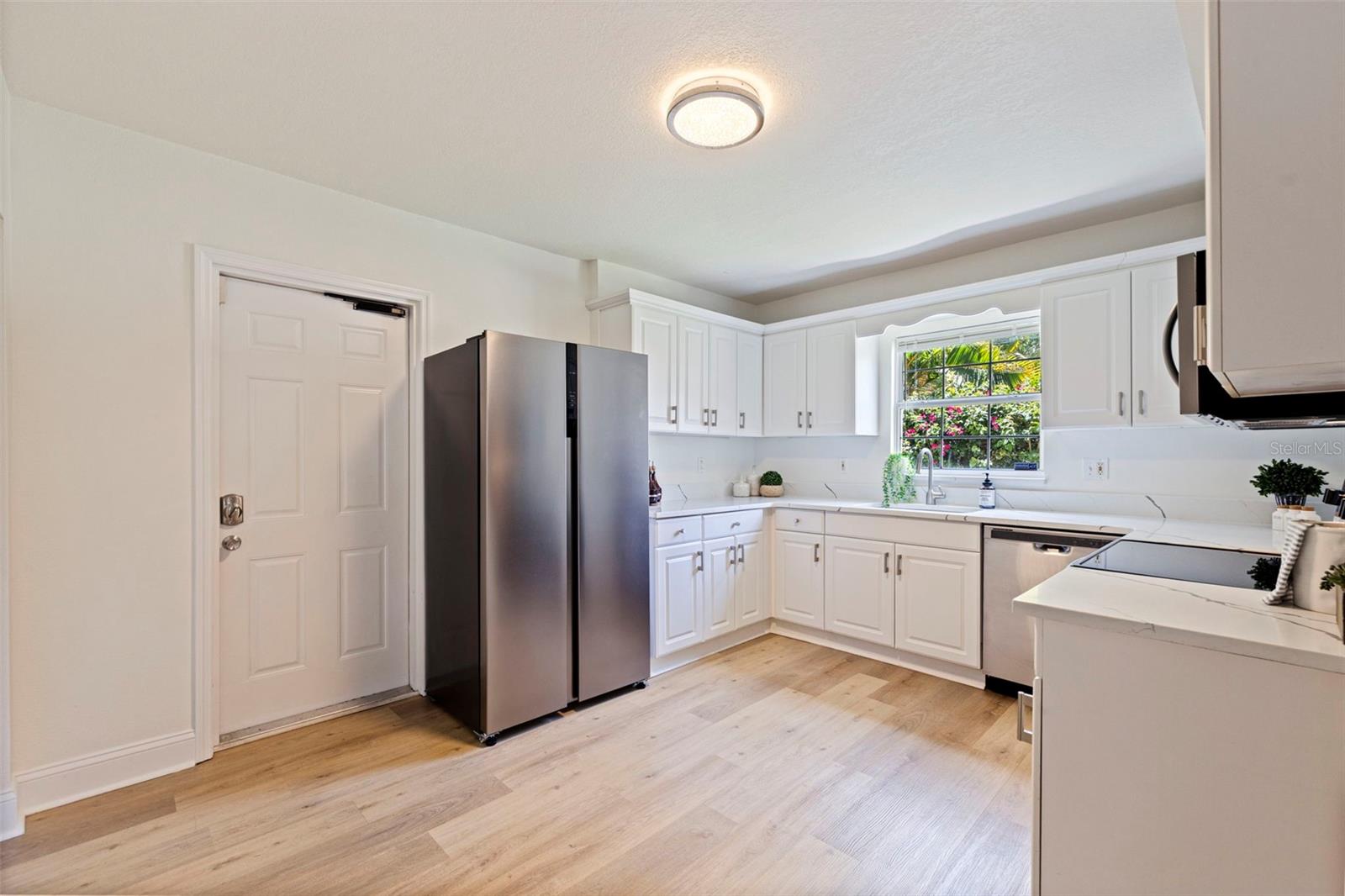 1470 28TH AVE N, ST PETERSBURG, FL — photo 13