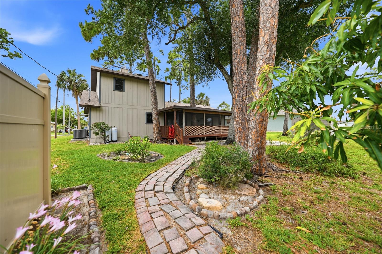 2631 FIESTA DR, VENICE, FL — photo 40