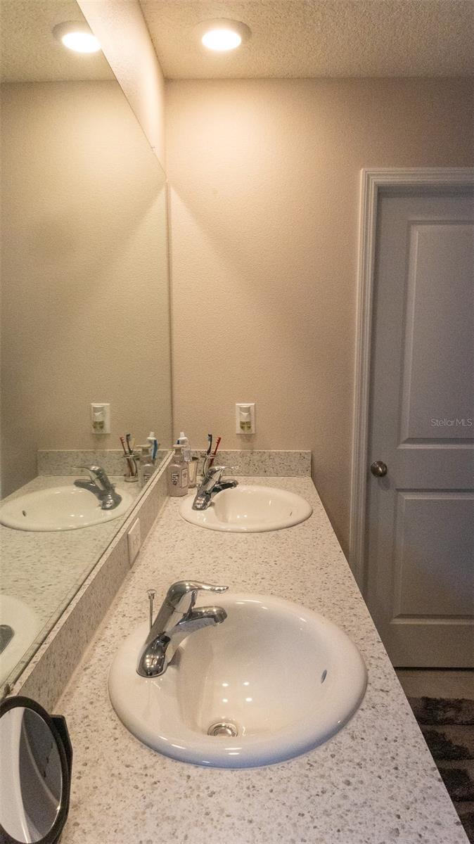 7819 SAIL CLOVER LN, ZEPHYRHILLS, FL — photo 17