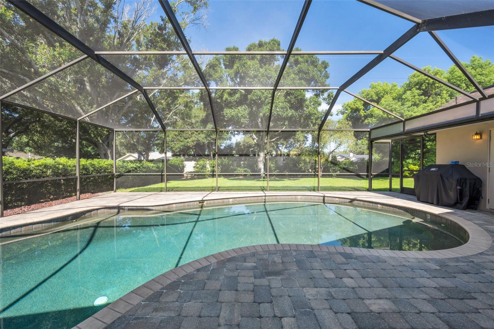 9904 OAKS LN, SEMINOLE, FL — photo 2