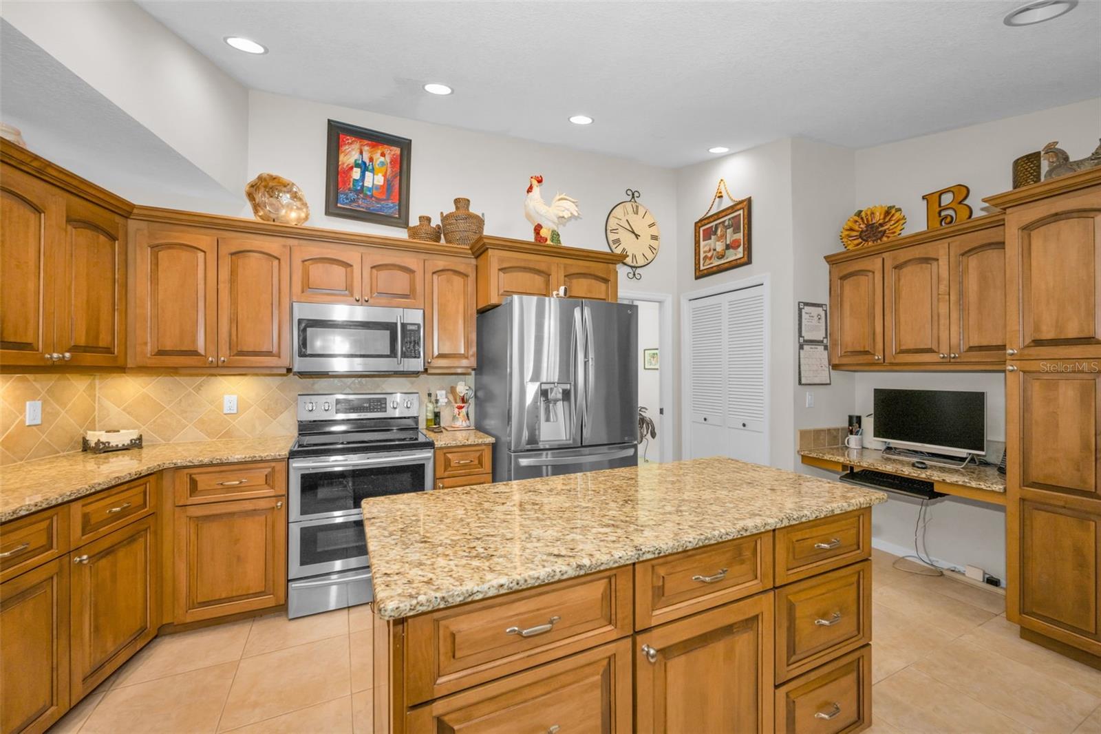 9904 OAKS LN, SEMINOLE, FL — photo 3
