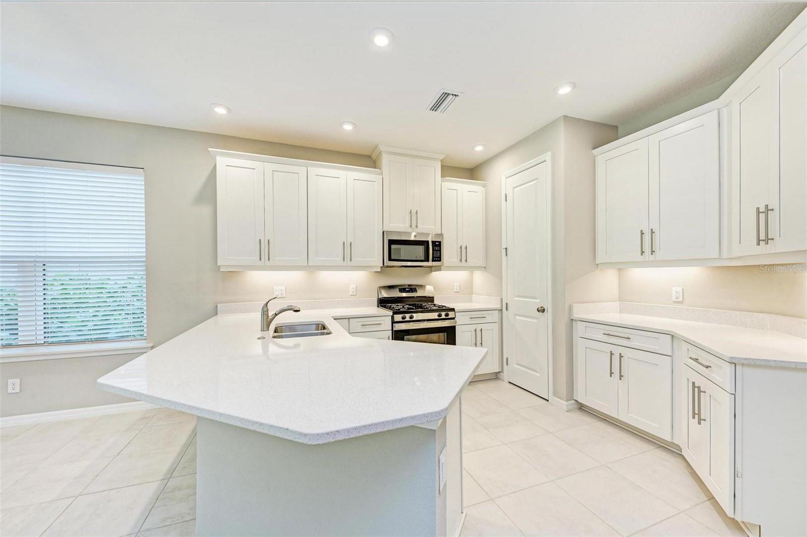 5564 SUMMIT GLN, BRADENTON, FL — photo 6