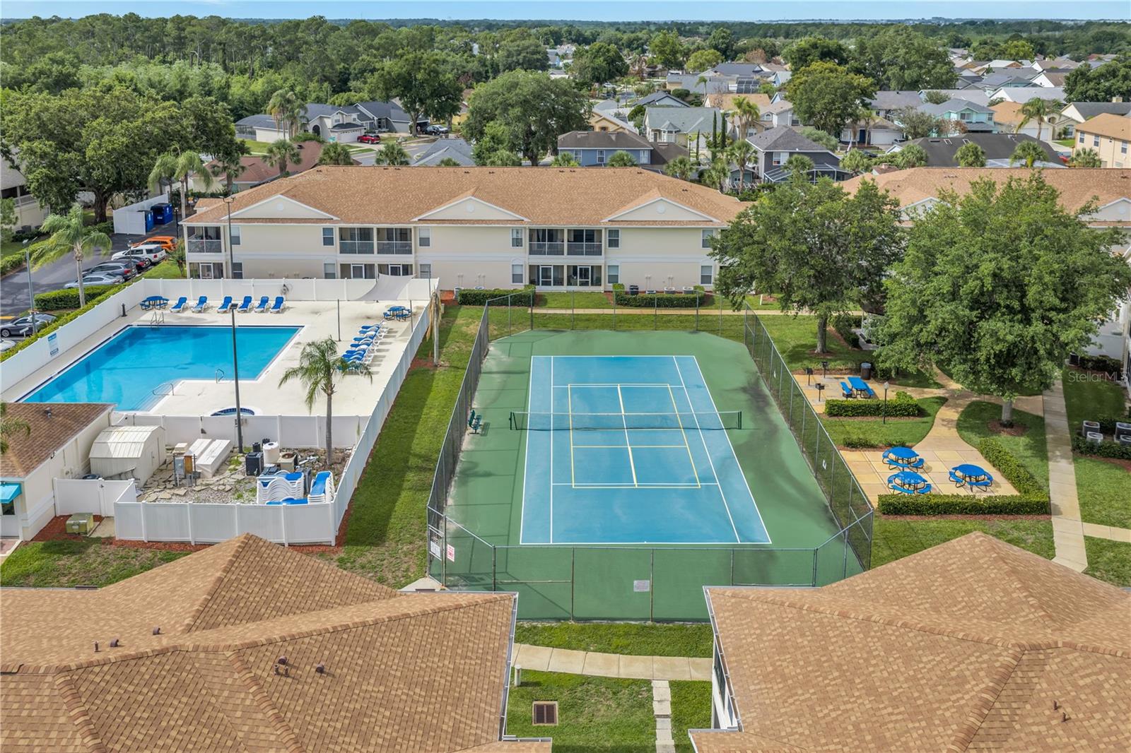 8810 GRAND PALMS CIR #B, KISSIMMEE, FL — photo 2