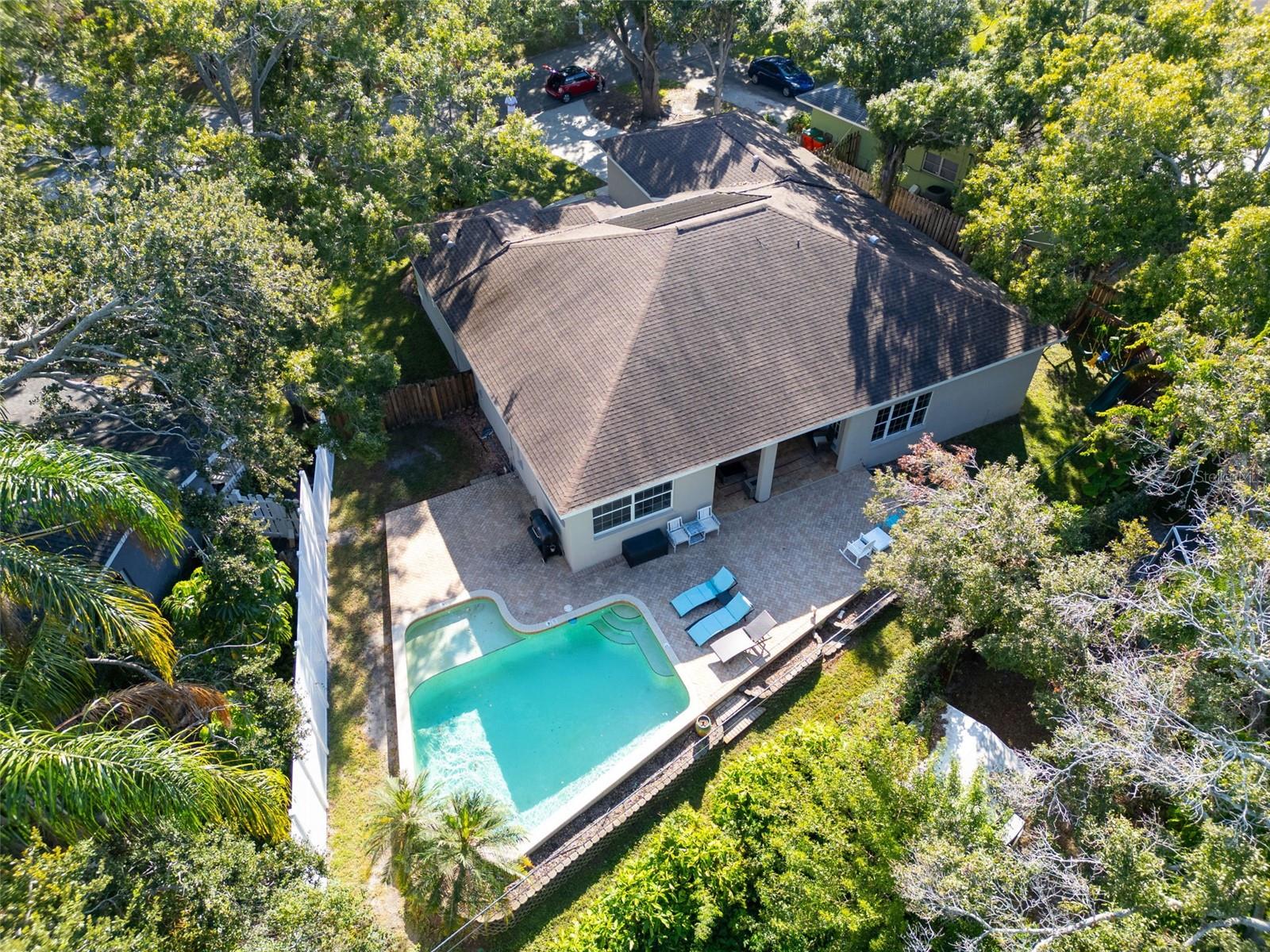 2270 BARBARA DR, CLEARWATER, FL — photo 2
