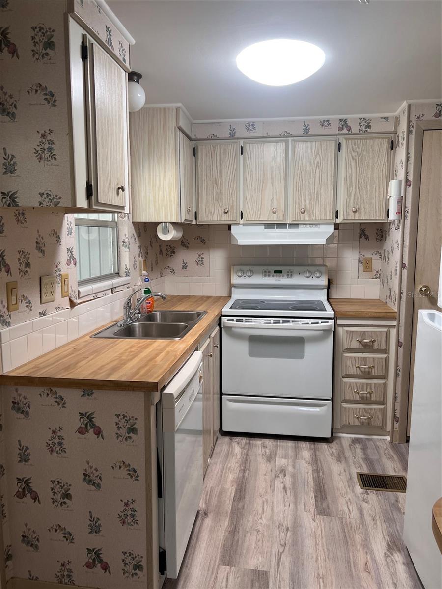 103 S FIJI CIR, ENGLEWOOD, FL — photo 10