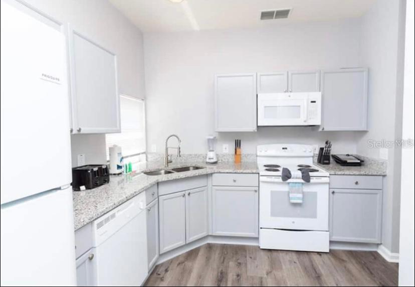 8121 FAN PALM WAY, KISSIMMEE, FL — photo 11