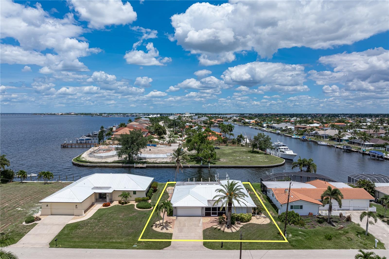 2211 PALM TREE DR, PUNTA GORDA, FL — photo 3
