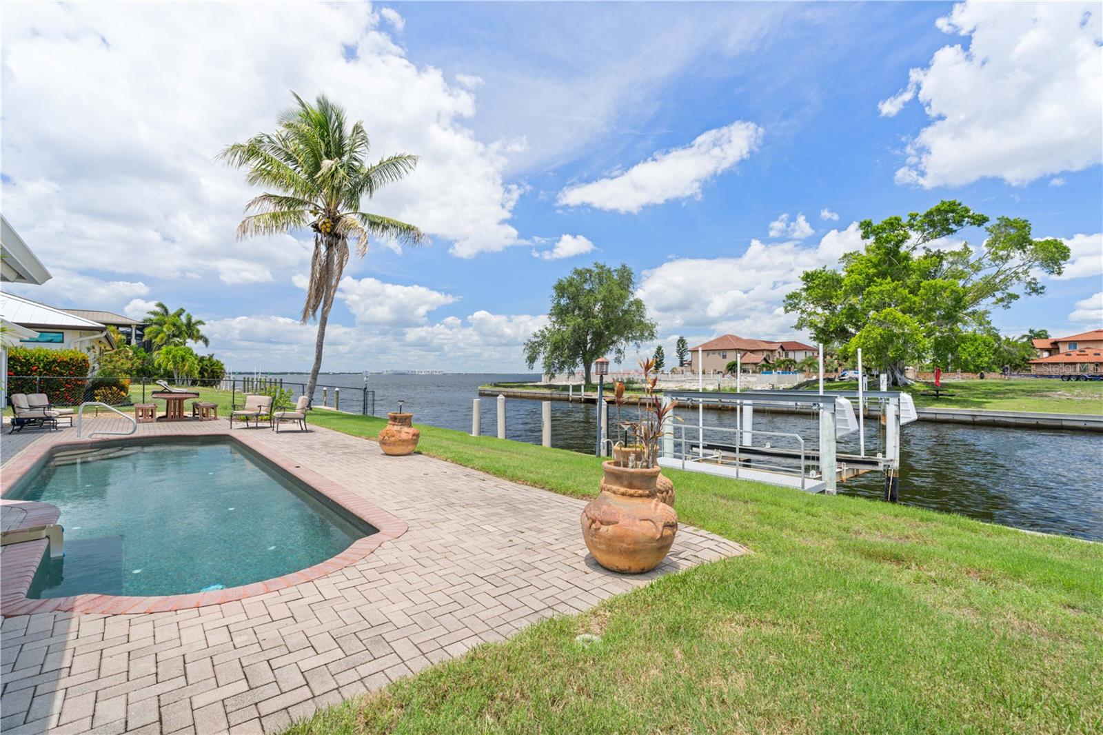 2211 PALM TREE DR, PUNTA GORDA, FL — photo 4
