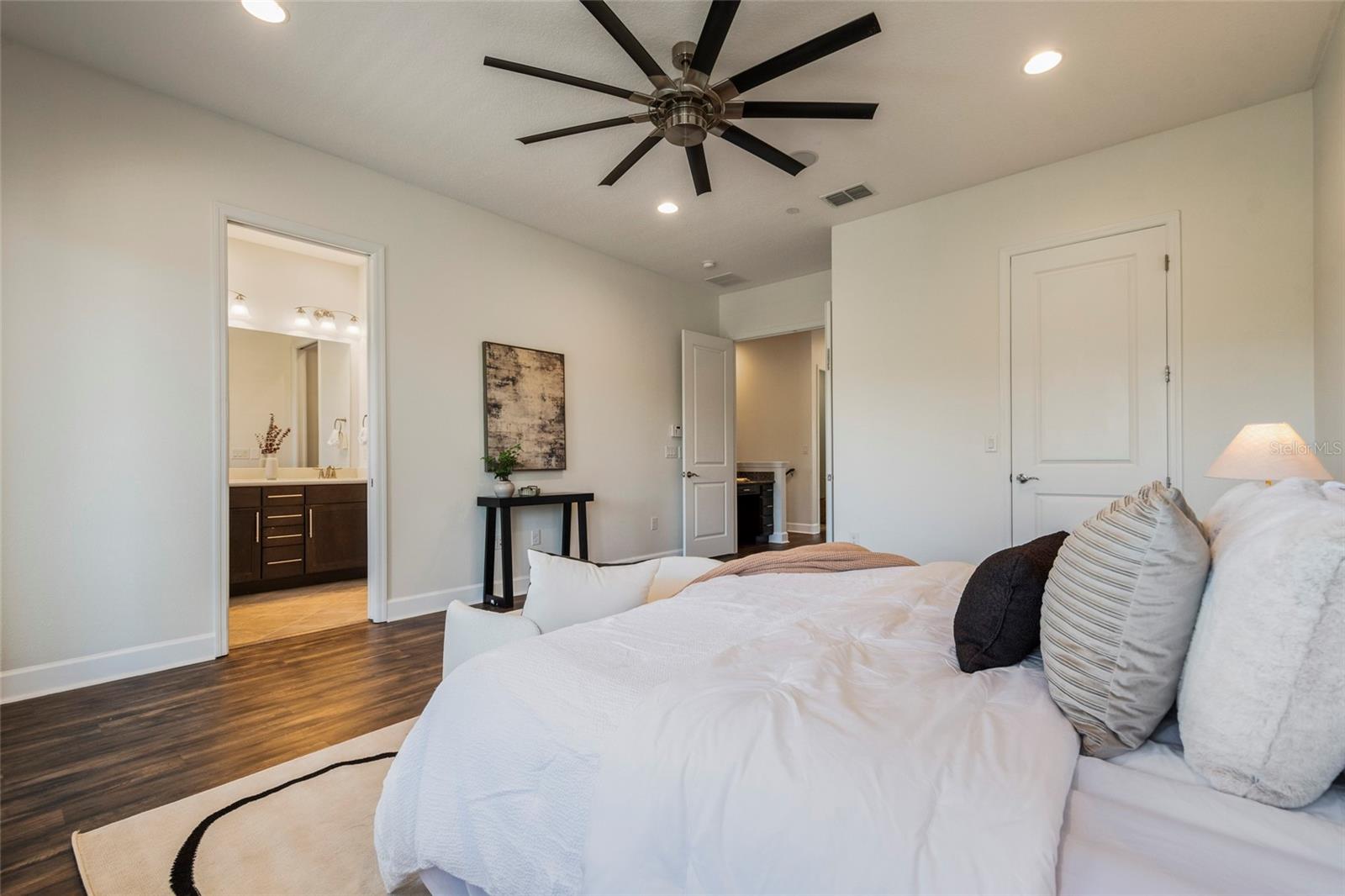 9037 LAUREATE BLVD, ORLANDO, FL — photo 36