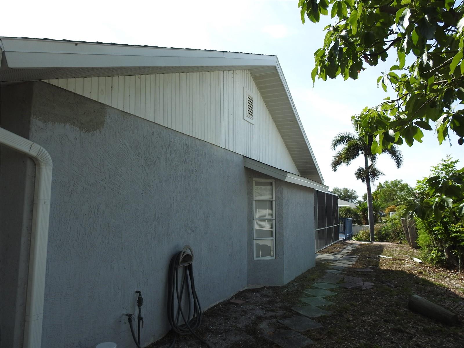 2132 PENNSYLVANIA AVE, ENGLEWOOD, FL — photo 2