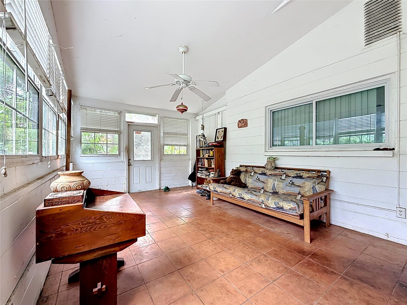 6330 EMERSON AVE S, ST PETERSBURG, FL — photo 31