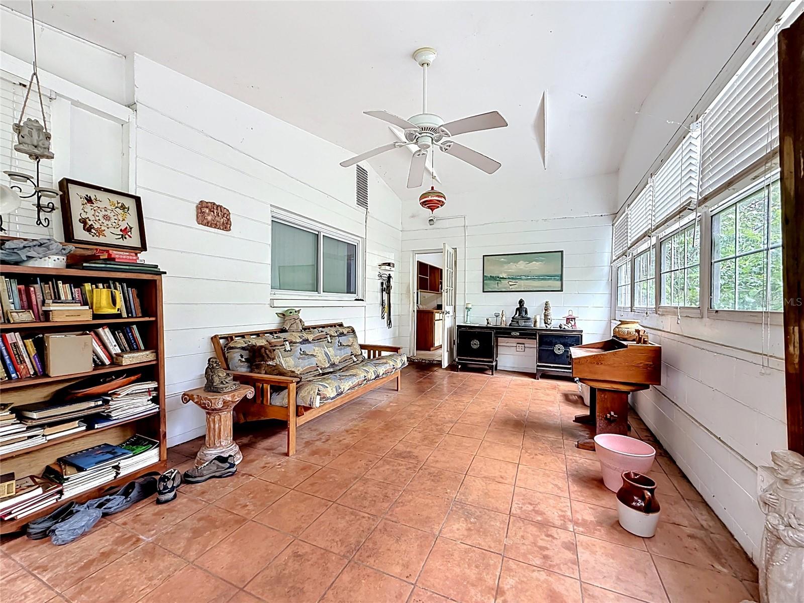 6330 EMERSON AVE S, ST PETERSBURG, FL — photo 32
