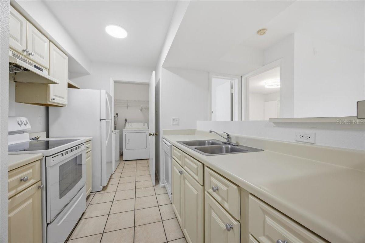 3028 PARKWAY BLVD #301, KISSIMMEE, FL — photo 2