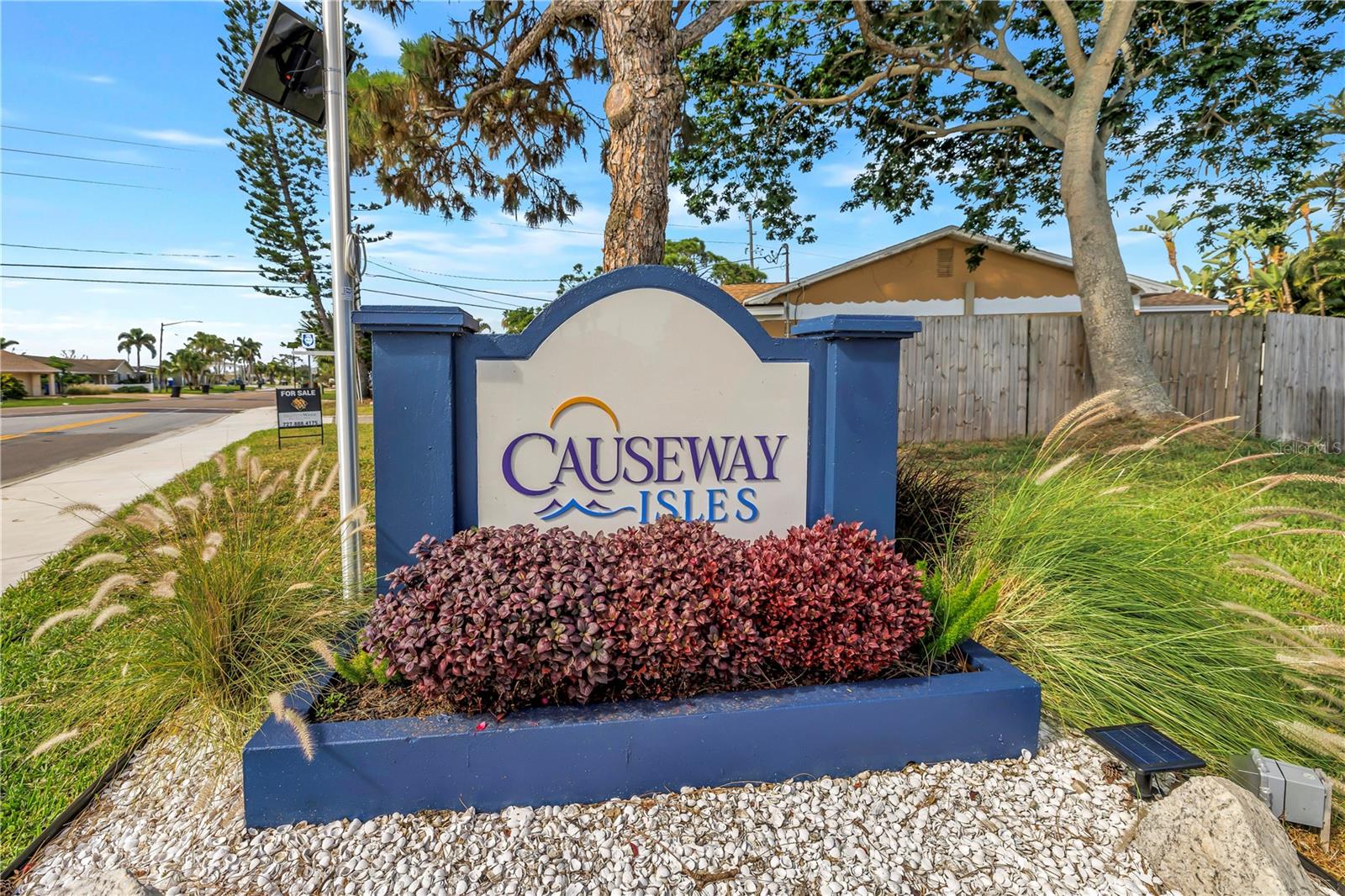 7901 CAUSEWAY BLVD S, ST PETERSBURG, FL — photo 3