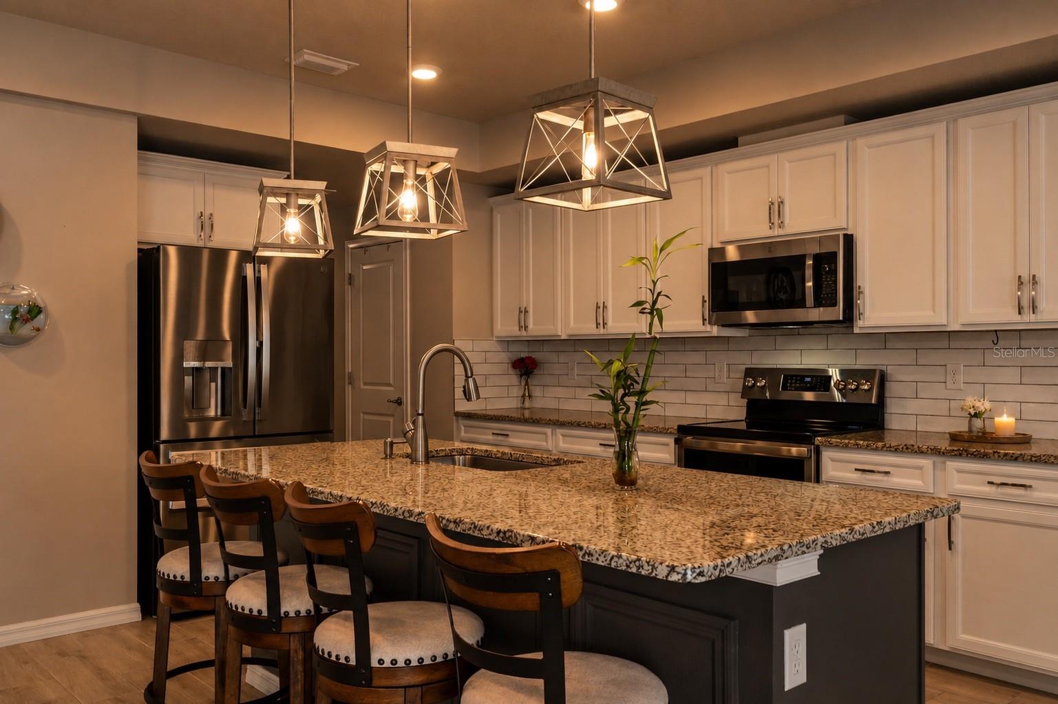 12182 PIONEER AVE, WEEKI WACHEE, FL — photo 2