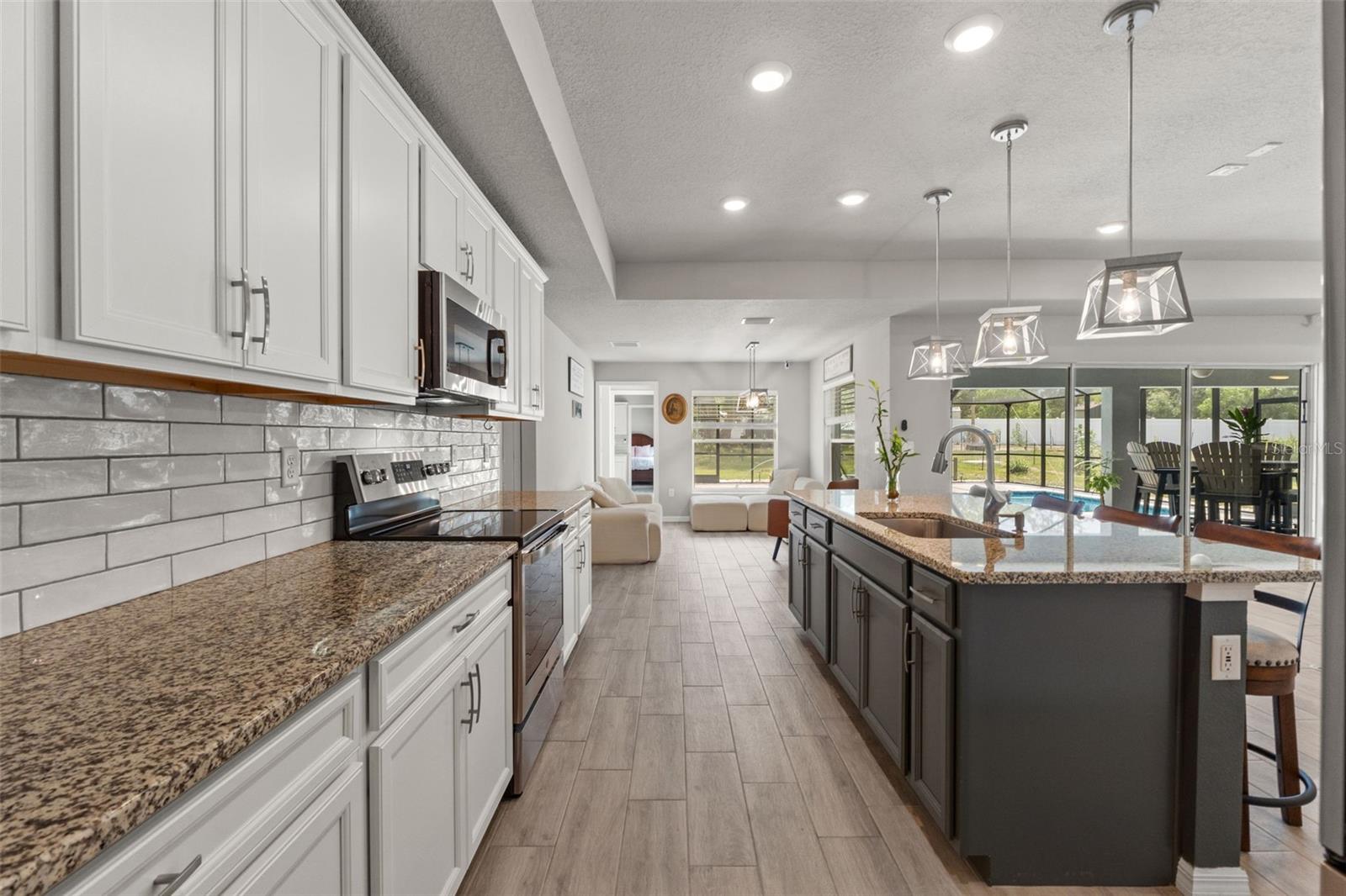 12182 PIONEER AVE, WEEKI WACHEE, FL — photo 9