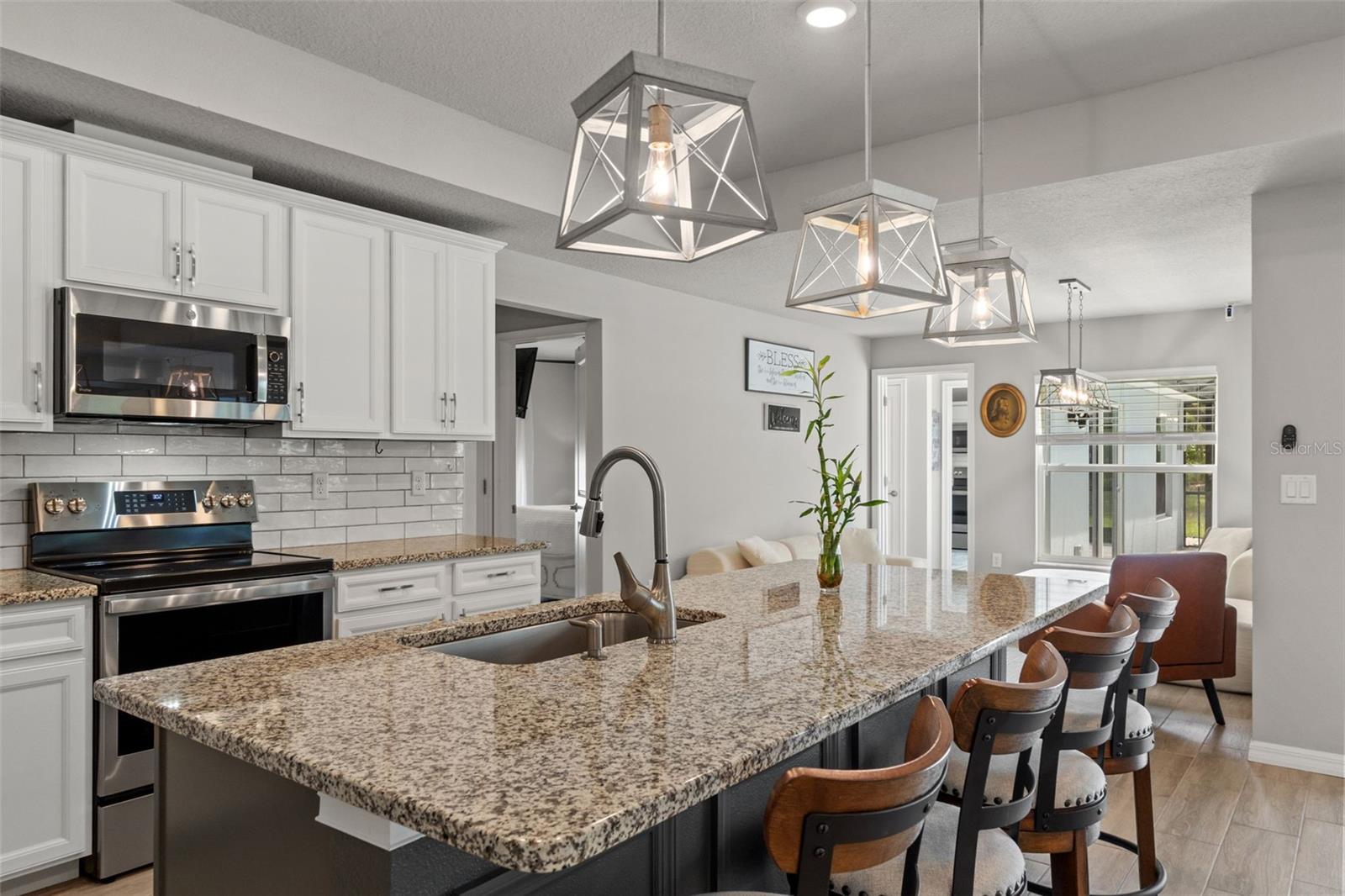 12182 PIONEER AVE, WEEKI WACHEE, FL — photo 10
