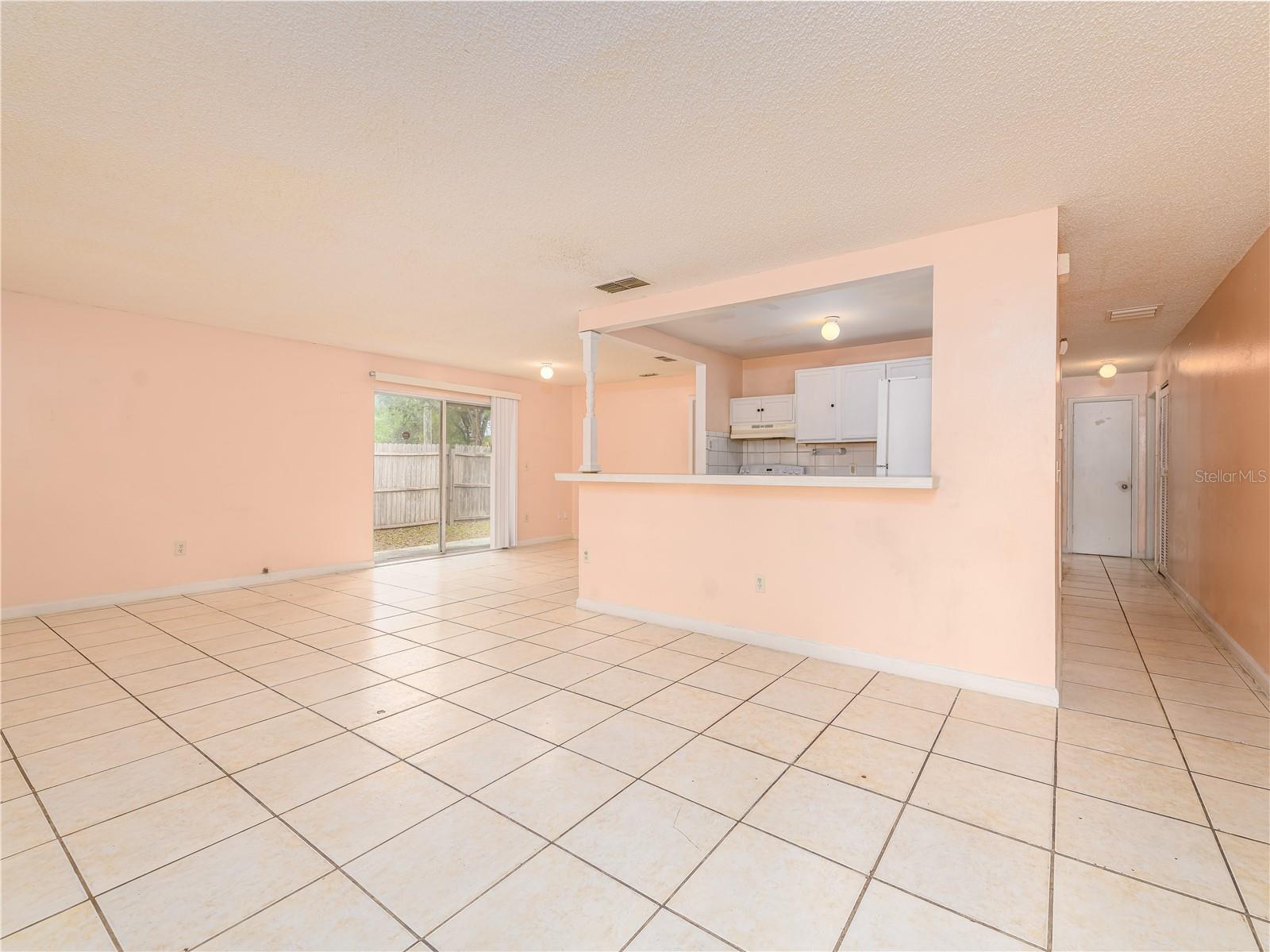 8702 FISH LAKE RD, TAMPA, FL — photo 2