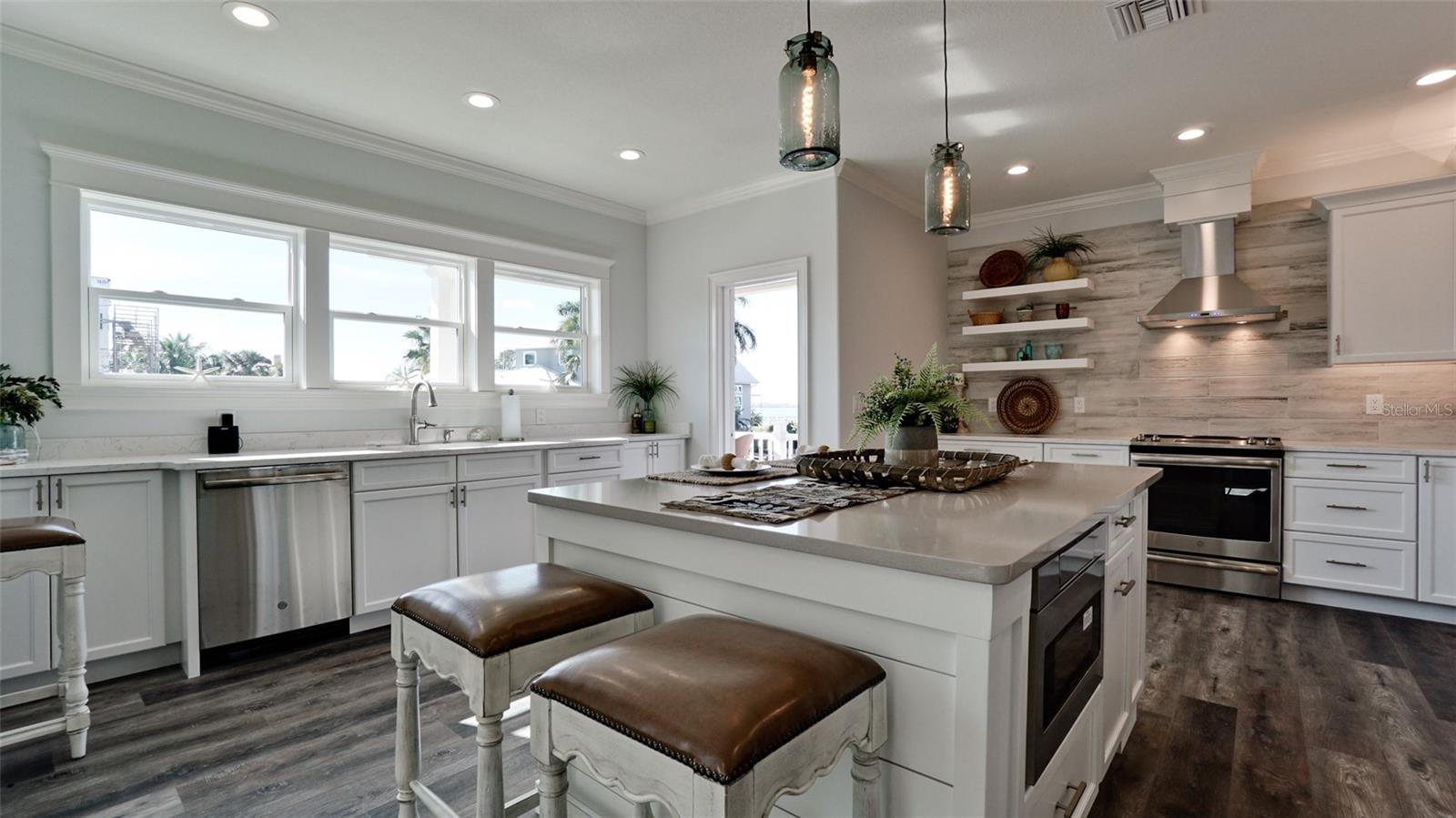 8202 17TH AVE W, BRADENTON, FL — photo 2