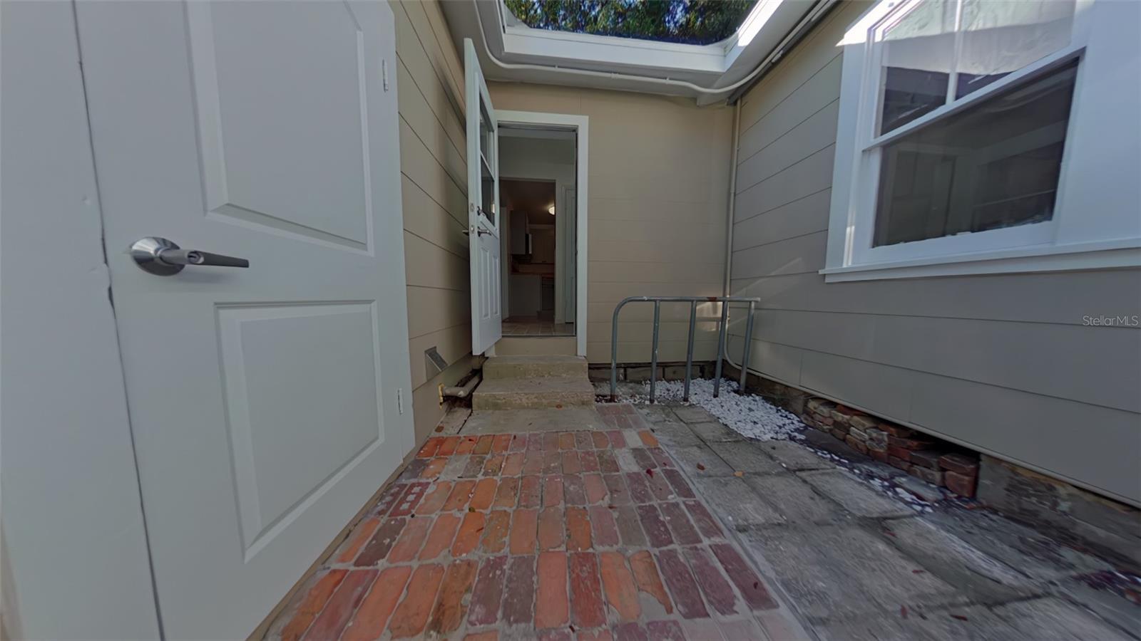 327 NW 15TH TER, GAINESVILLE, FL