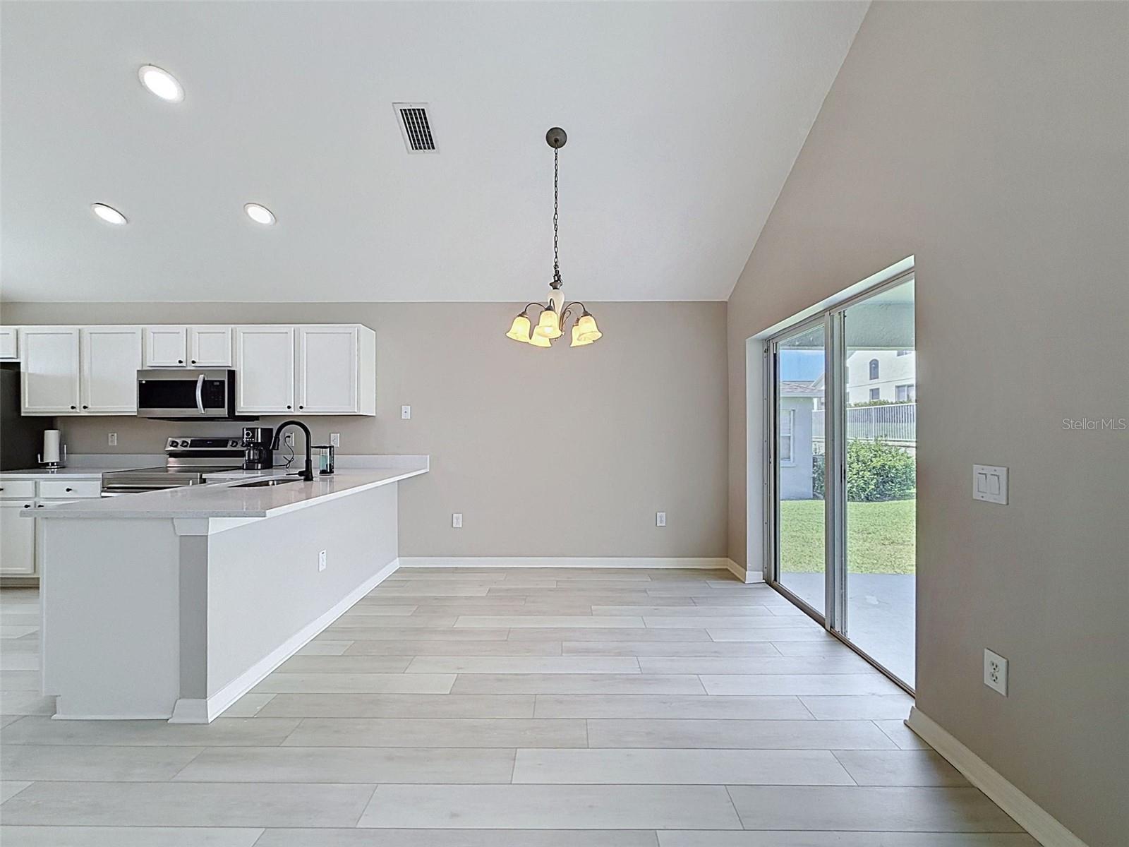 7848 MERCHANTVILLE CIR, ZEPHYRHILLS, FL — photo 8