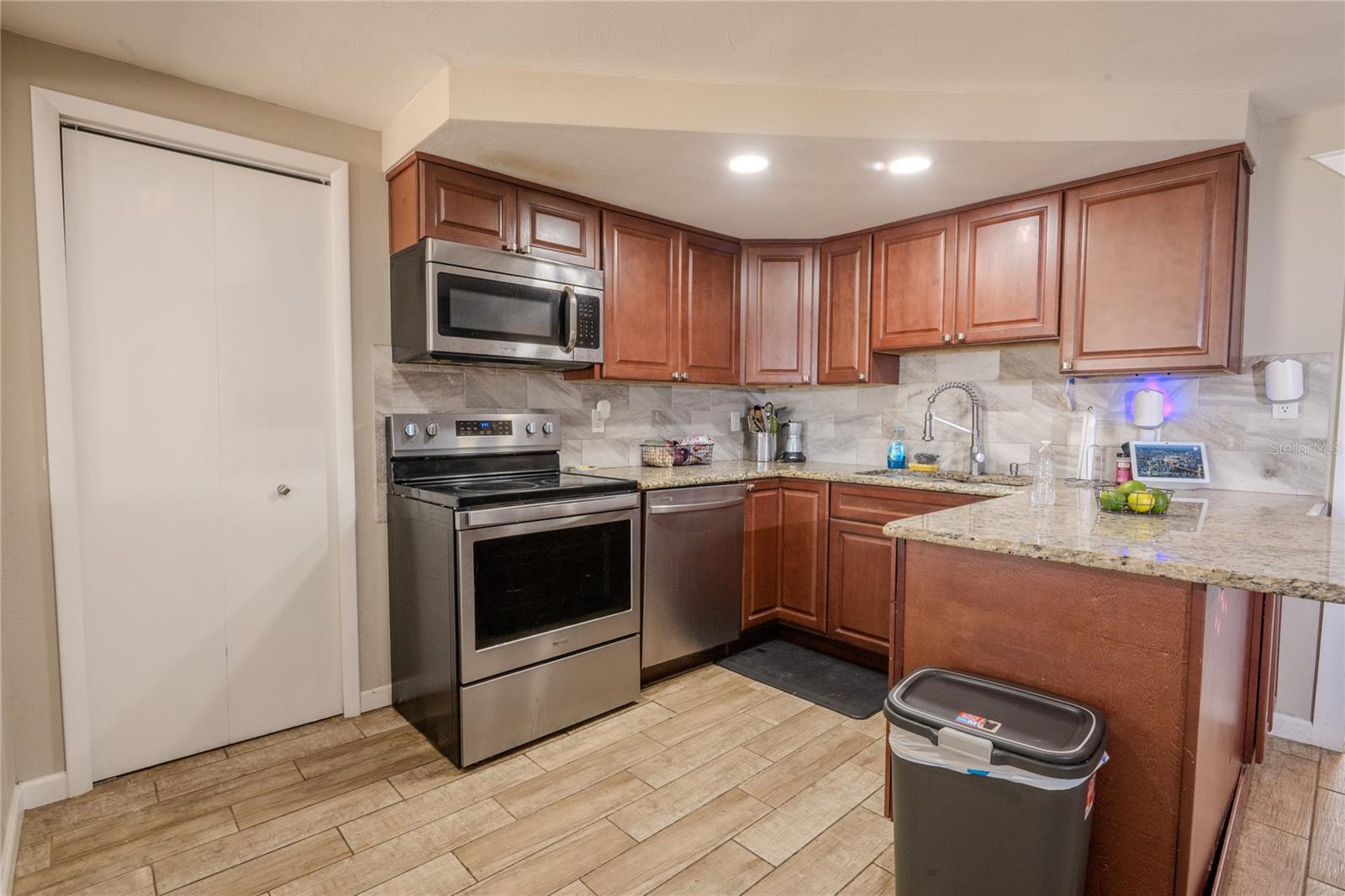 1050 DEAL LN, HOLIDAY, FL — photo 3