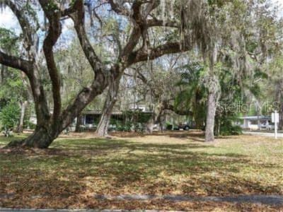 101 OAK BLVD, WILDWOOD, FL