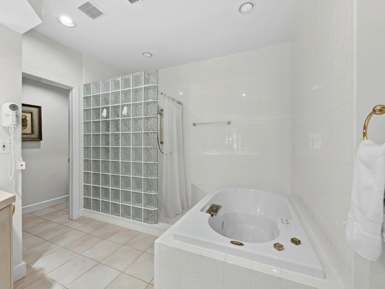 350 GULF OF MEXICO DR #213, LONGBOAT KEY, FL — photo 26
