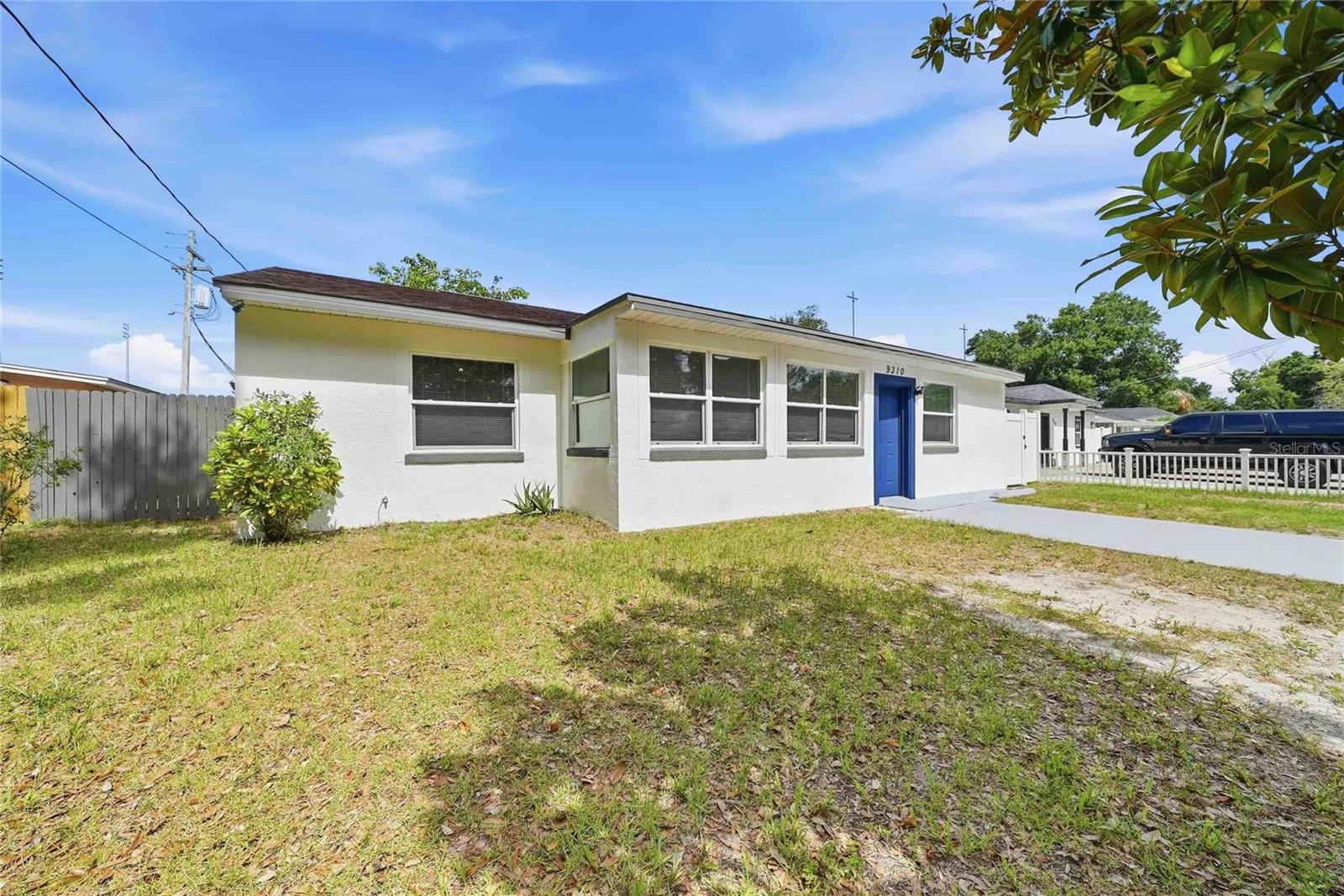 9310 N DARTMOUTH AVE, TAMPA, FL — photo 2