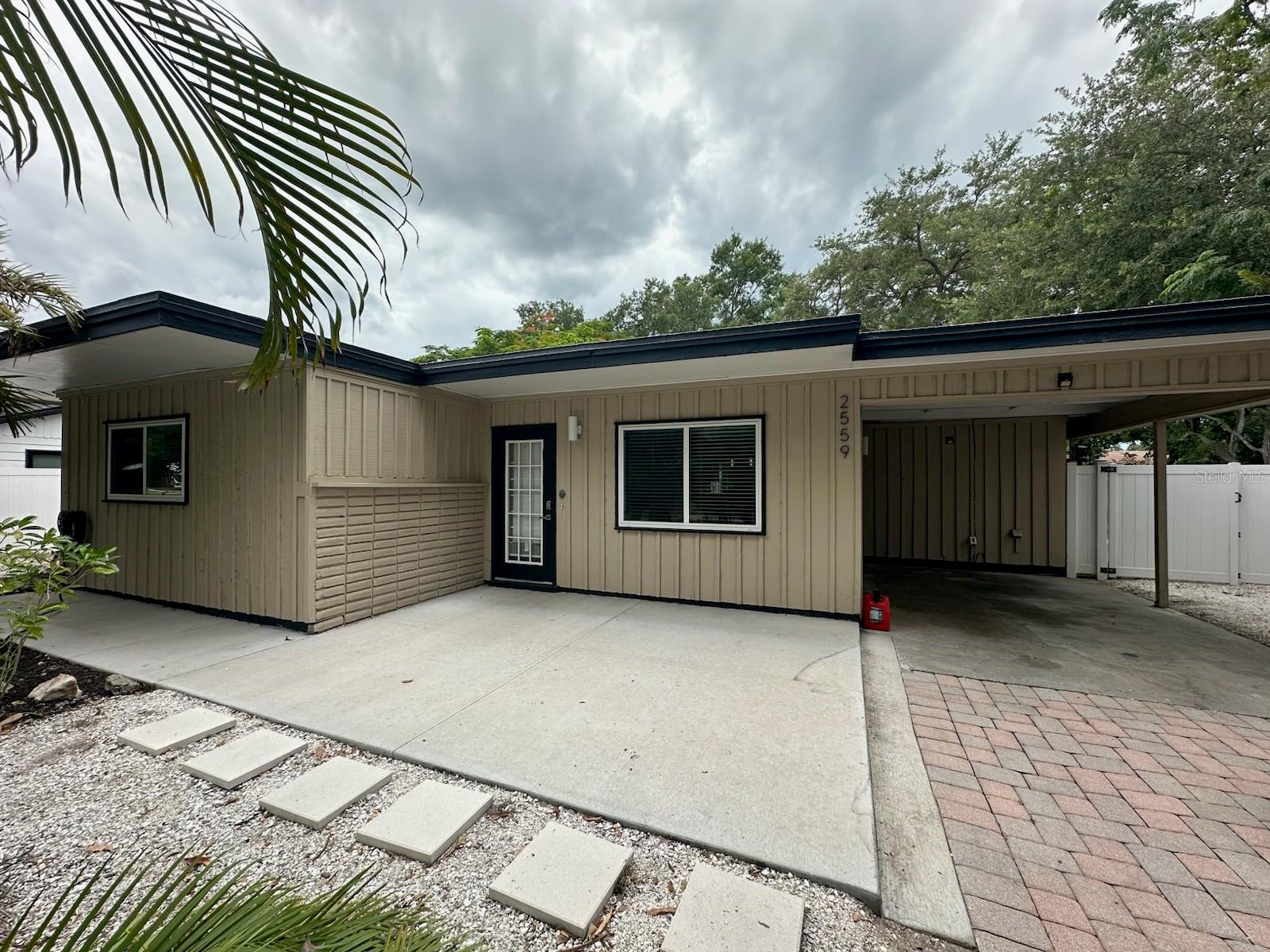 2559 E PAULSTAN CT, SARASOTA, FL
