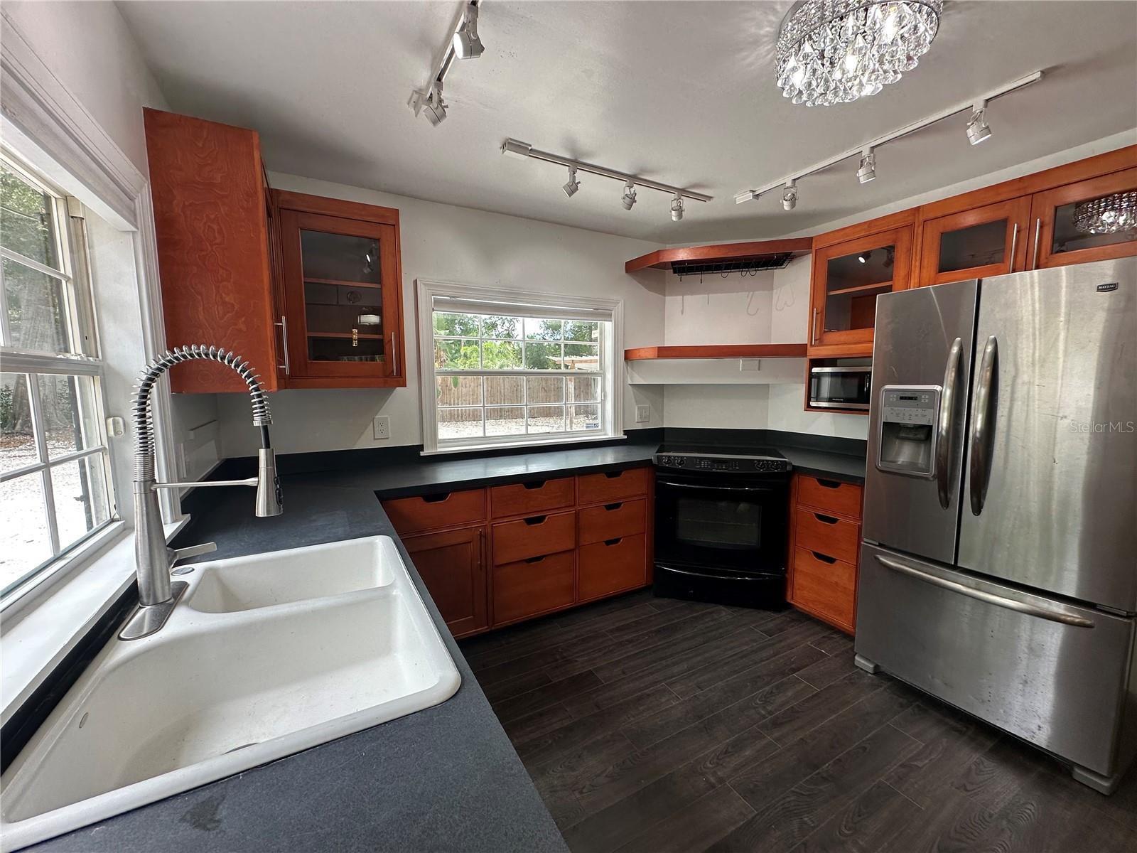 2559 E PAULSTAN CT, SARASOTA, FL — photo 11