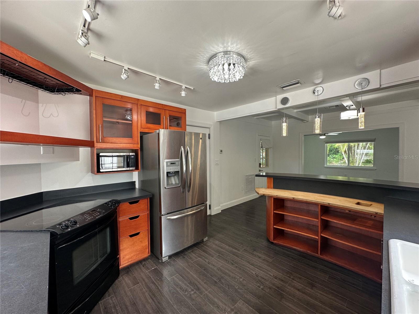 2559 E PAULSTAN CT, SARASOTA, FL — photo 12