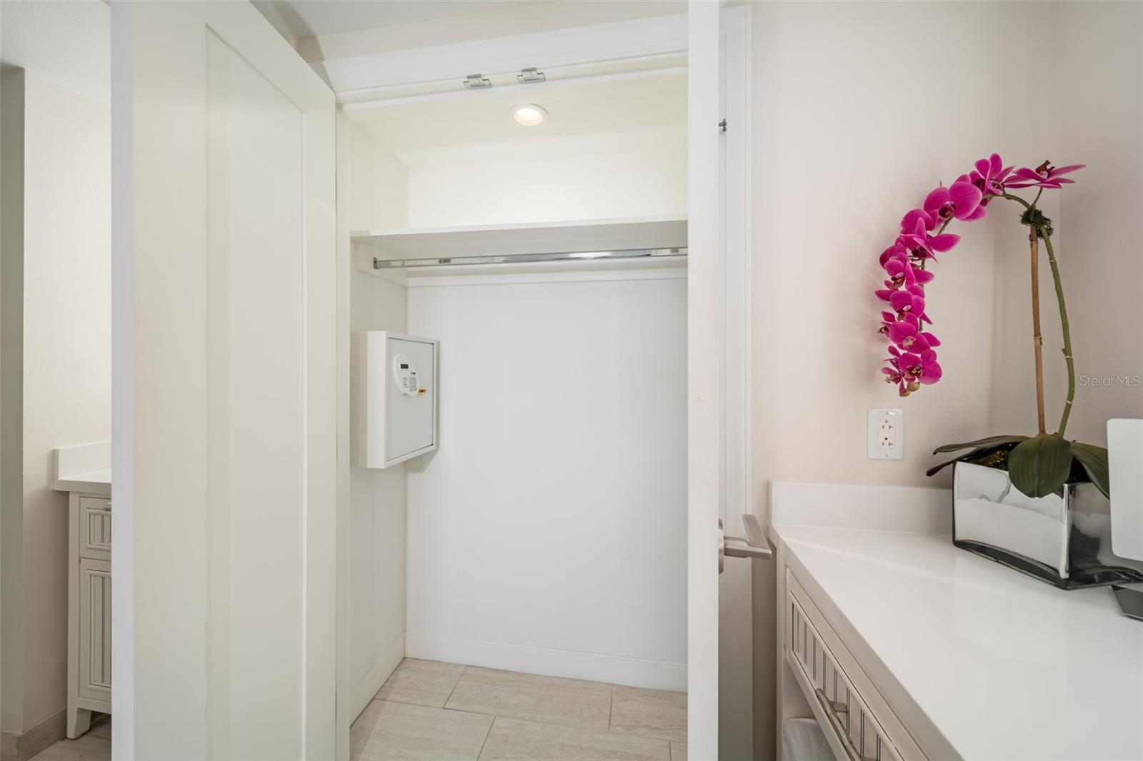 210 SANDS POINT RD #2402, LONGBOAT KEY, FL — photo 25