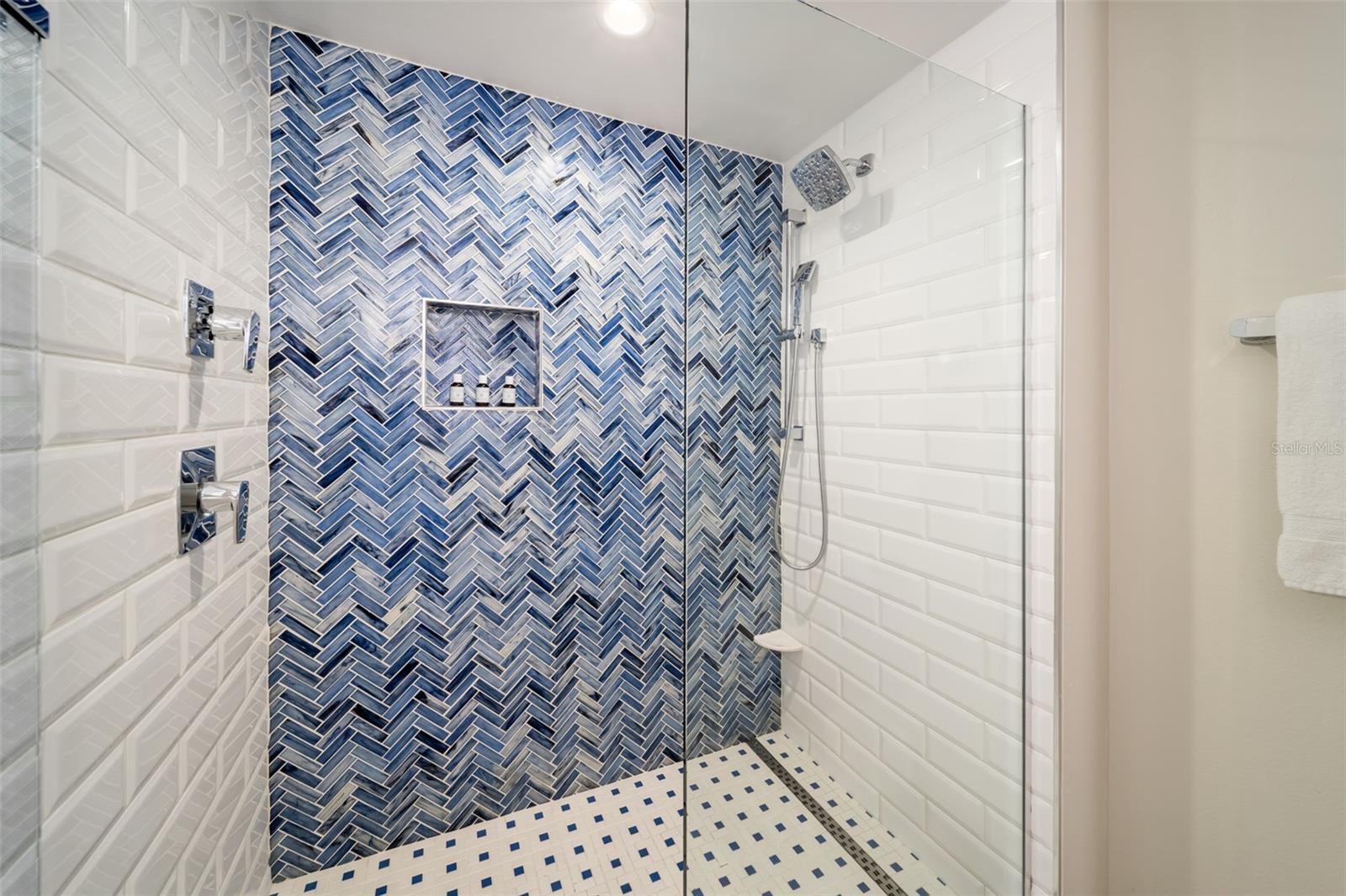 210 SANDS POINT RD #2402, LONGBOAT KEY, FL — photo 27