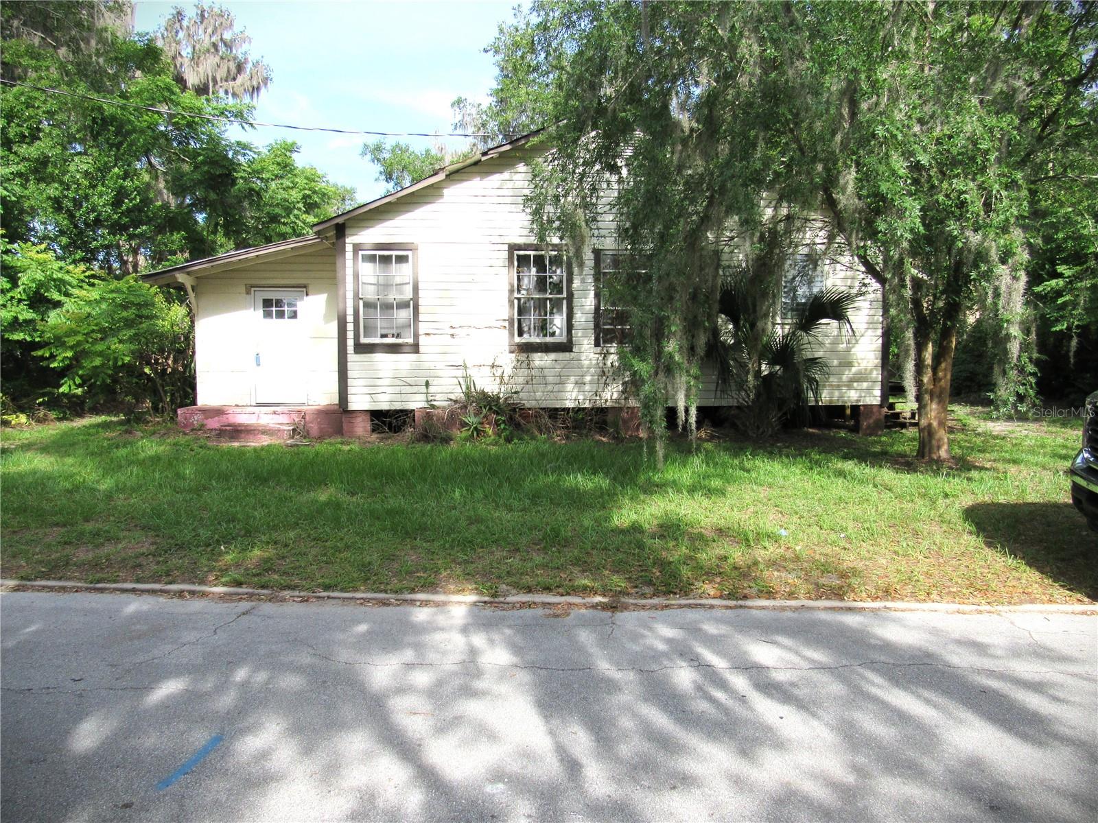 14 S LAKE ST, CRESCENT CITY, FL