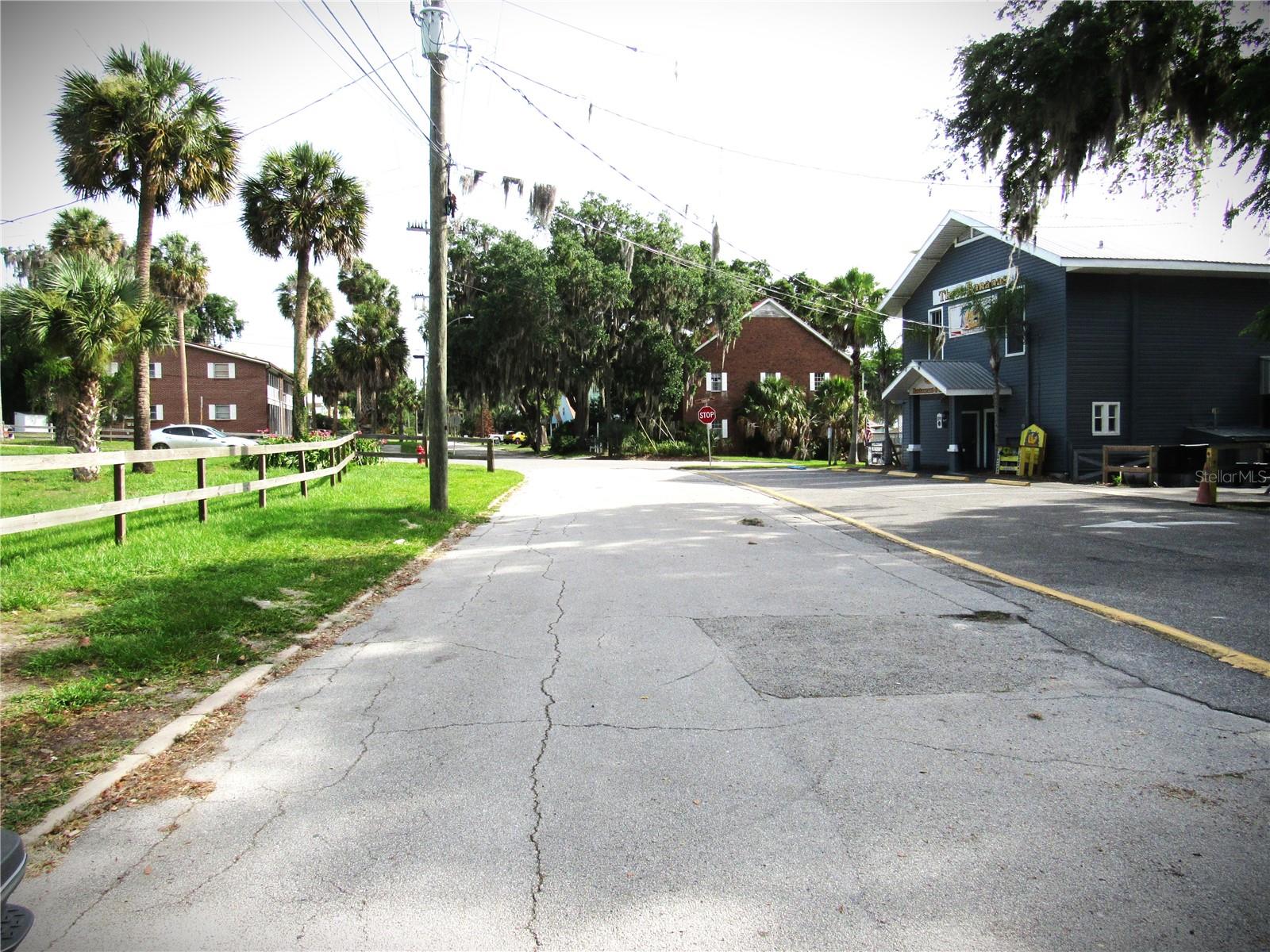 14 S LAKE ST, CRESCENT CITY, FL — photo 3