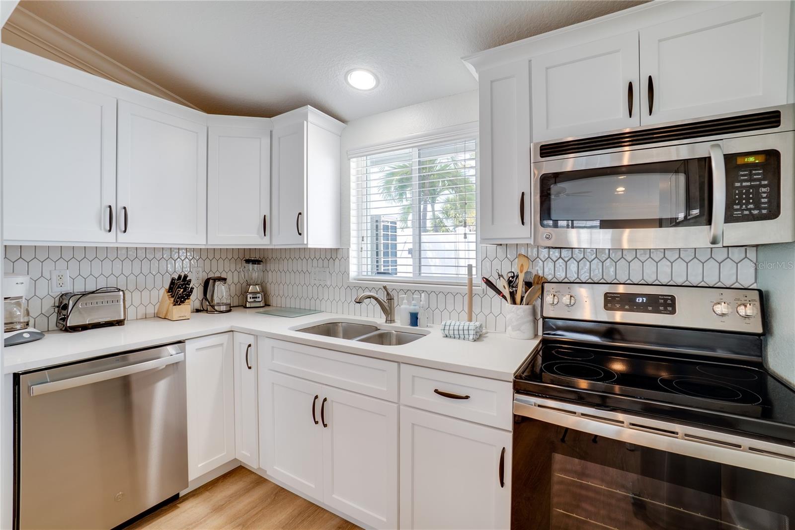 3009 AVENUE E #A, BRADENTON BEACH, FL — photo 9