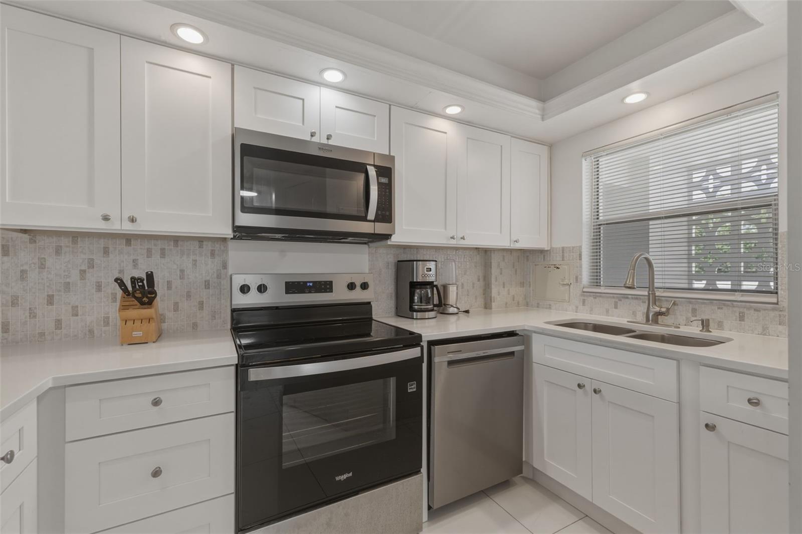 1100 N SHORE DR NE #304, ST PETERSBURG, FL — photo 7