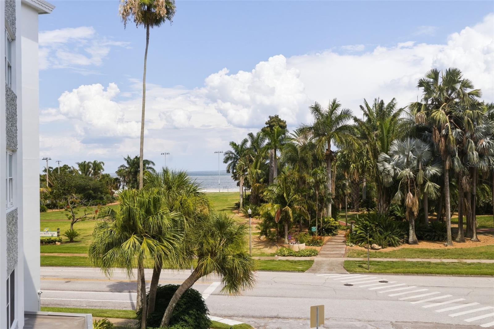 1100 N SHORE DR NE #304, ST PETERSBURG, FL — photo 2