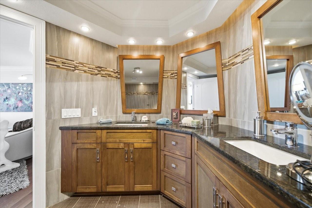 736 ISLAND WAY #1003, CLEARWATER BEACH, FL — photo 50