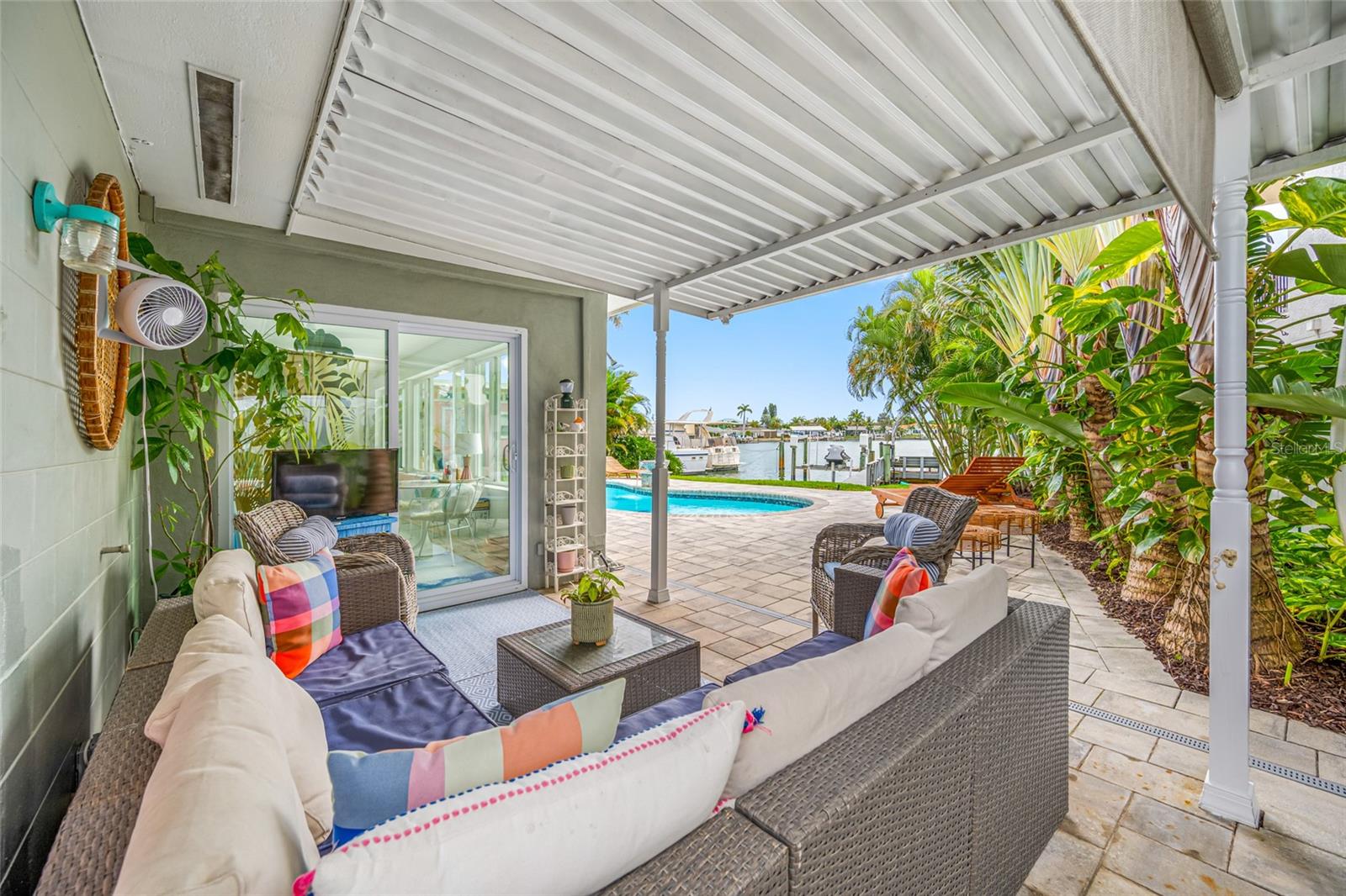 560 79TH ST S, ST PETERSBURG, FL — photo 44