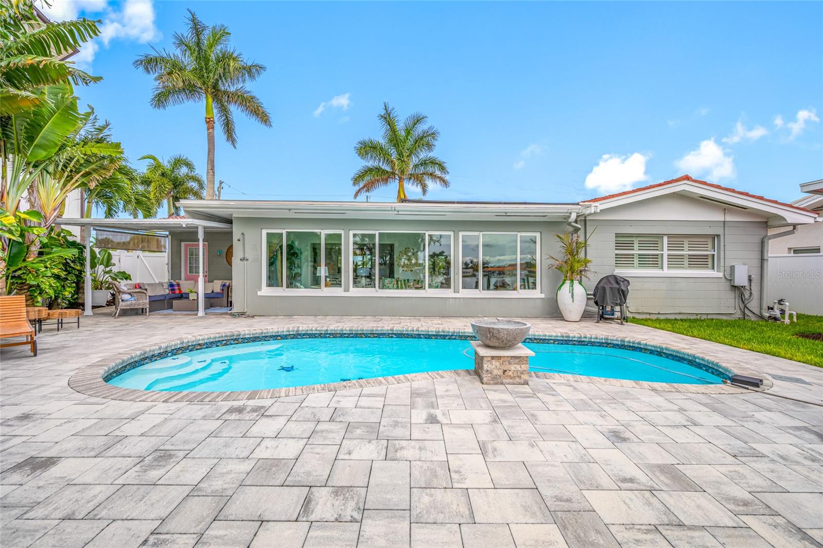 560 79TH ST S, ST PETERSBURG, FL — photo 47