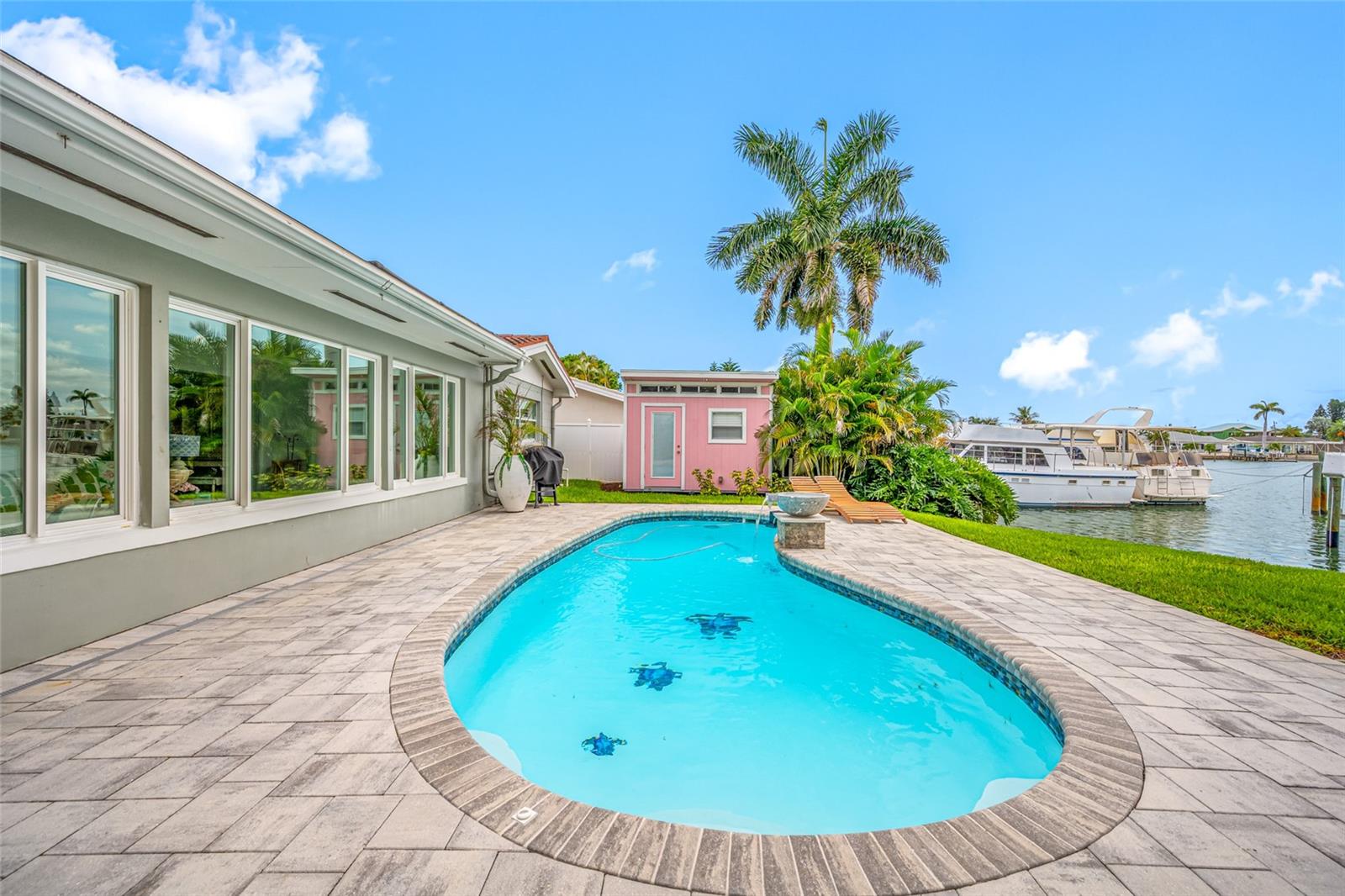 560 79TH ST S, ST PETERSBURG, FL — photo 48